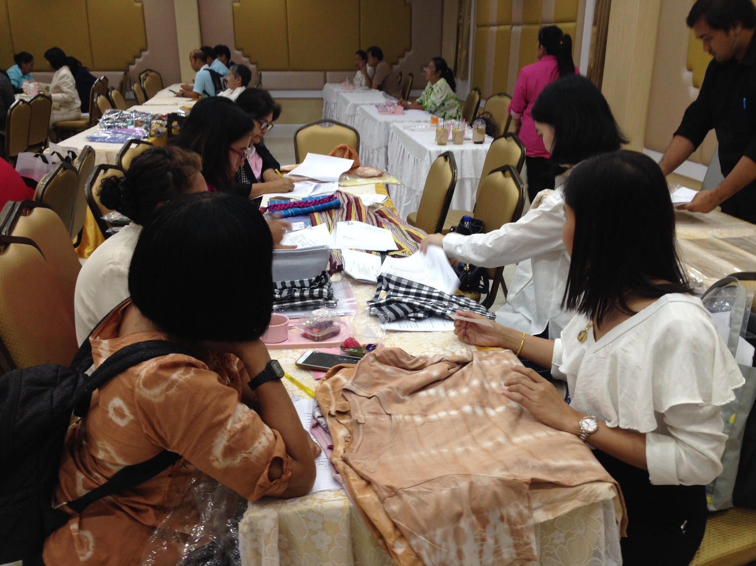 ประชุมเชิงปฏิบัติการ การยกระดับมาตรฐานผลิตภัณฑ์ OTOP กลุ่มปรับตัวสู่การพัฒนา (กลุ่ม D)