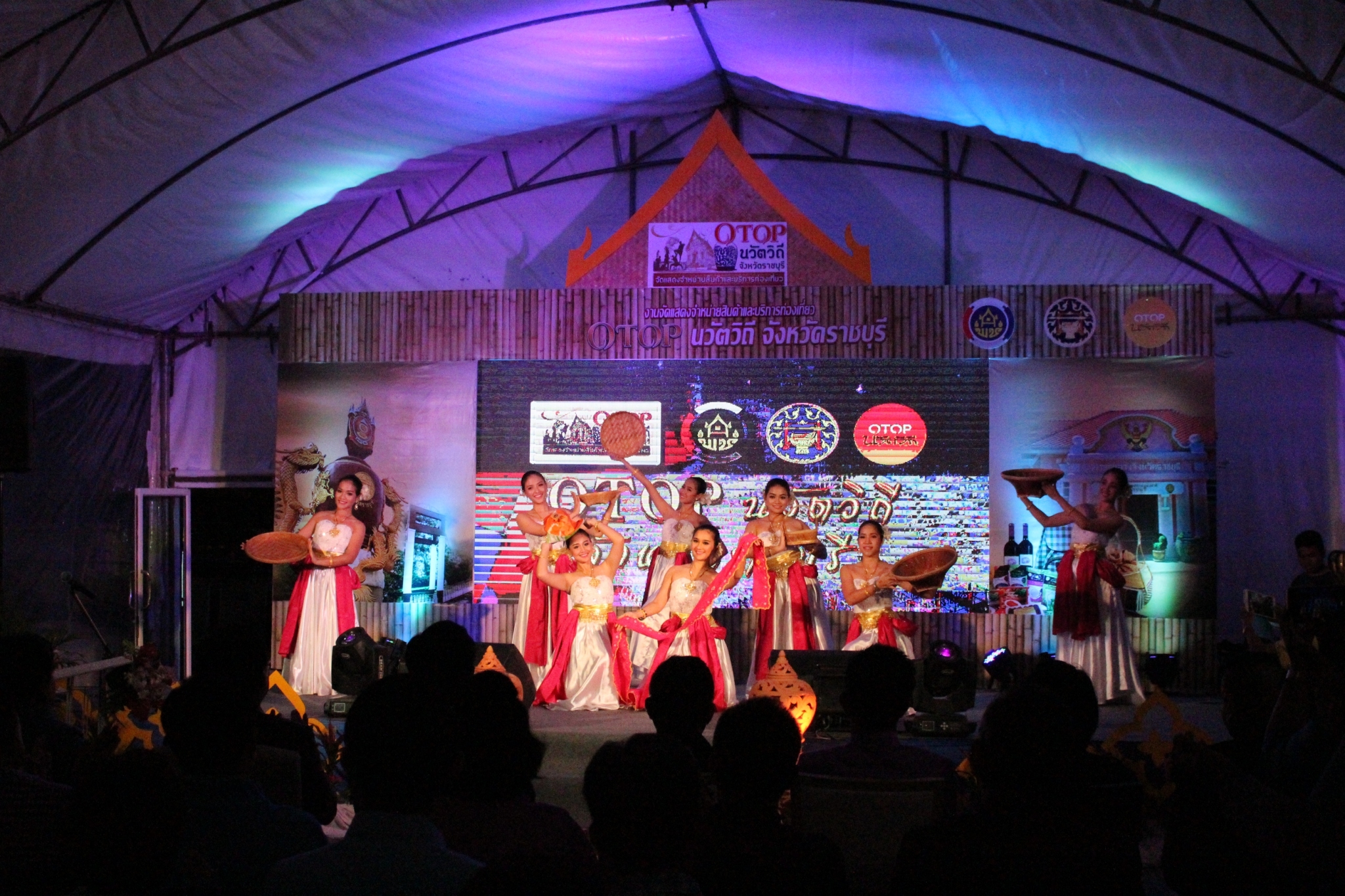 ราชบุรี”จัดแสดงจำหน่ายสินค้าและบริการท่องเที่ยว ชุมชนชนท่องเที่ยว OTOP นวัตวิถี จังหวัดราชบุรี”