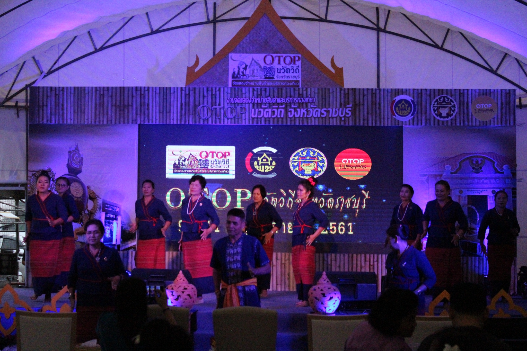 ราชบุรี”จัดแสดงจำหน่ายสินค้าและบริการท่องเที่ยว ชุมชนชนท่องเที่ยว OTOP นวัตวิถี จังหวัดราชบุรี”