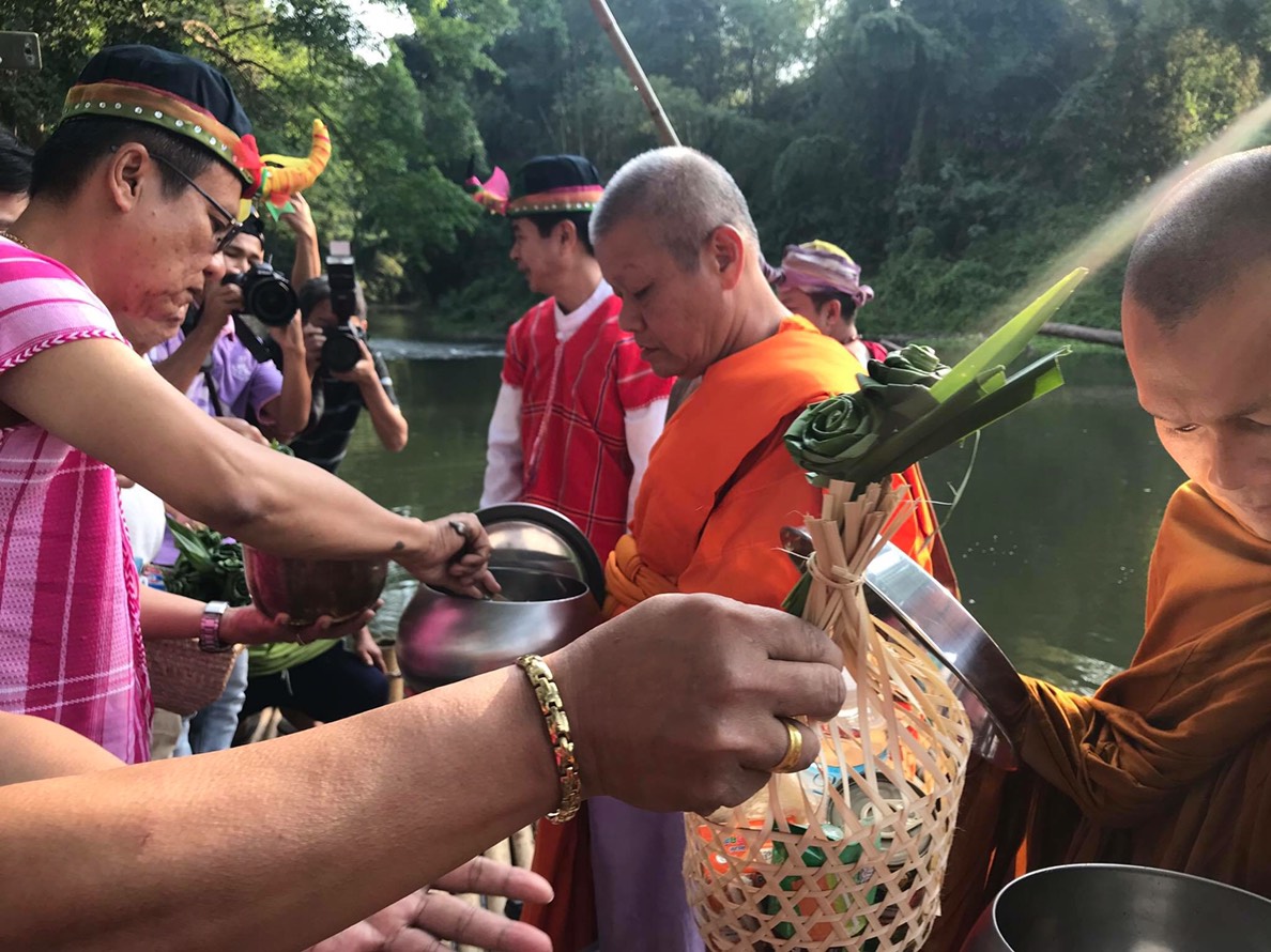 ราชบุรี   “เปิดตลาดโอ๊ะป่อย”