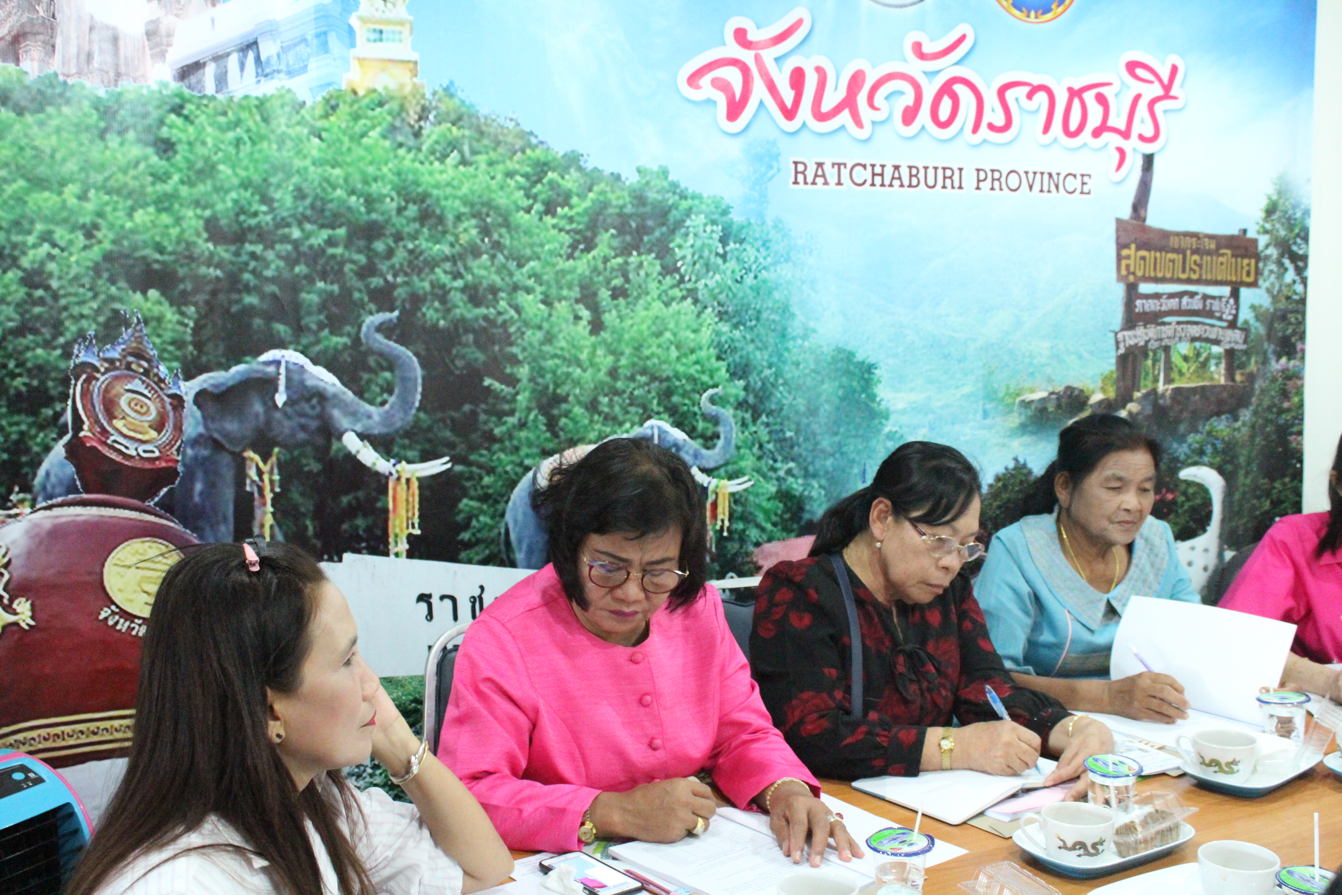 ราชบุรี”ประชุมคณะทำงานขับเคลื่อนกองทุนพัฒนาบทบาทสตรีจังหวัด”