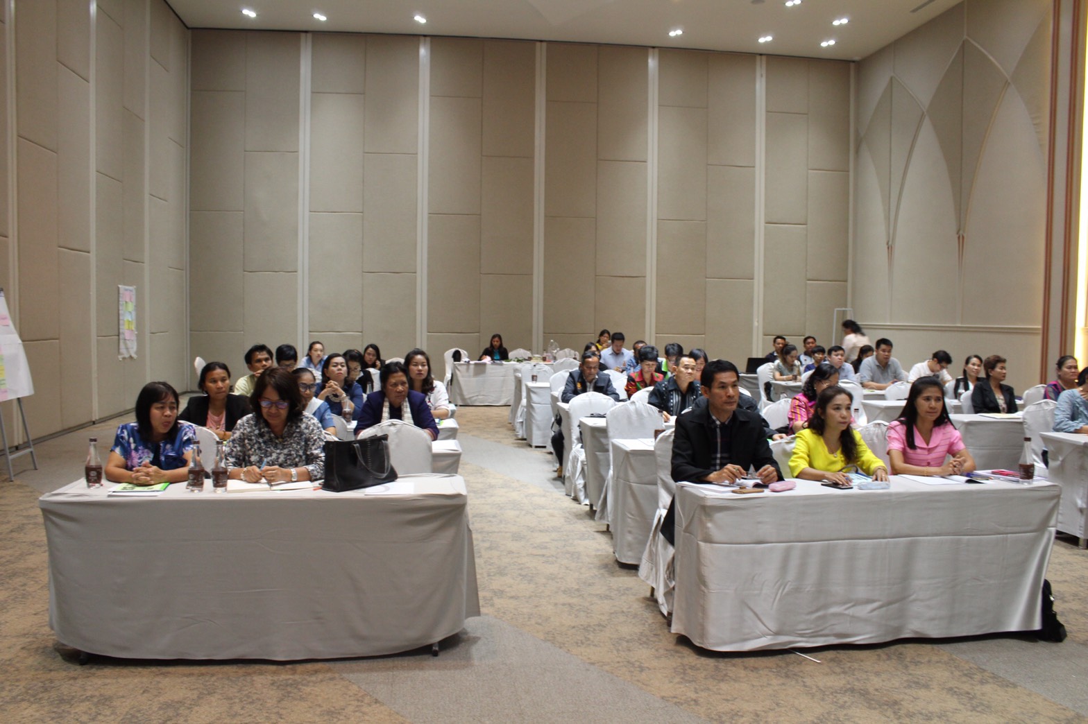 ราชบุรี “ ดร.อัจฉราวรรณ มณีขัติย์ ให้เกียรติบรรยาย ขับเคลื่อนการดำเนินงานเพื่อส่งเสริมผู้ประกอบการชุมชนตามแนวทาง D-HOPE”