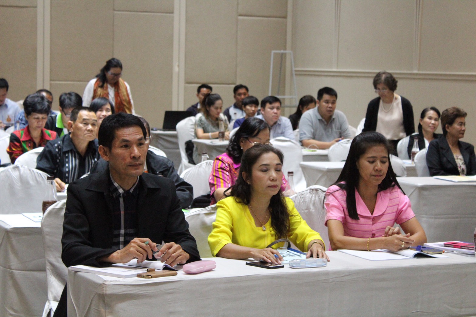 ราชบุรี “ ดร.อัจฉราวรรณ มณีขัติย์ ให้เกียรติบรรยาย ขับเคลื่อนการดำเนินงานเพื่อส่งเสริมผู้ประกอบการชุมชนตามแนวทาง D-HOPE”