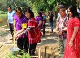 ราชบุรี “ต้อนรับคณะ พช.สัมพันธ์สัญจร เยี่ยมชมตลาดโอ๊ะป่อย ”