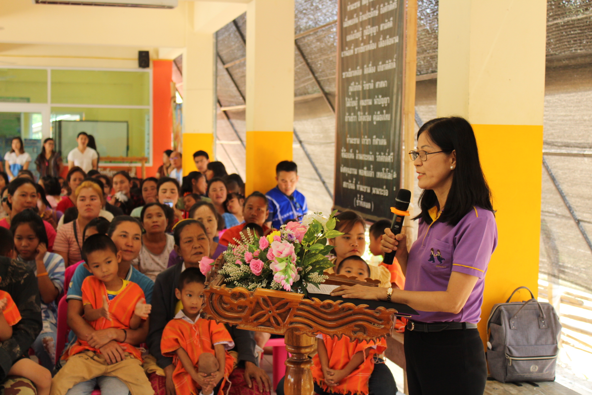 ราชบุรี “คณะ พช.สัมพันธ์สัญจร มอบทุนโครงการกองทุนพัฒนาเด็กชนบท ”