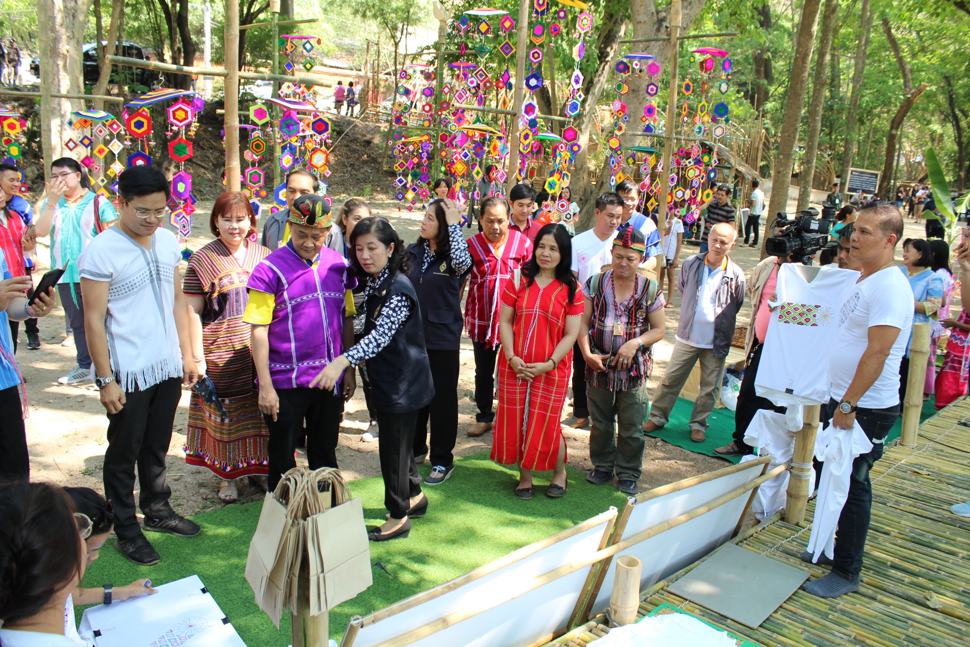 ราชบุรี “ต้อนรับคณะ พช.สัมพันธ์สัญจร เยี่ยมชมตลาดโอ๊ะป่อย ”