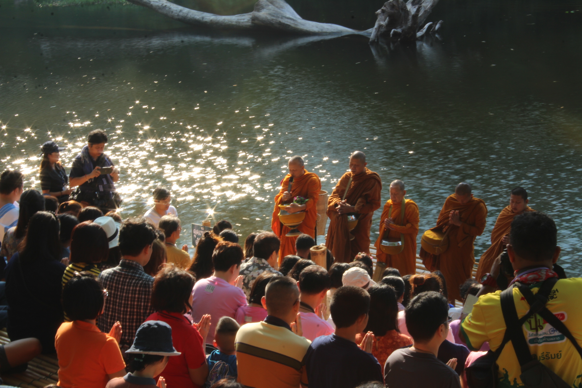 ราชบุรี “ต้อนรับคณะ พช.สัมพันธ์สัญจร เยี่ยมชมตลาดโอ๊ะป่อย ”