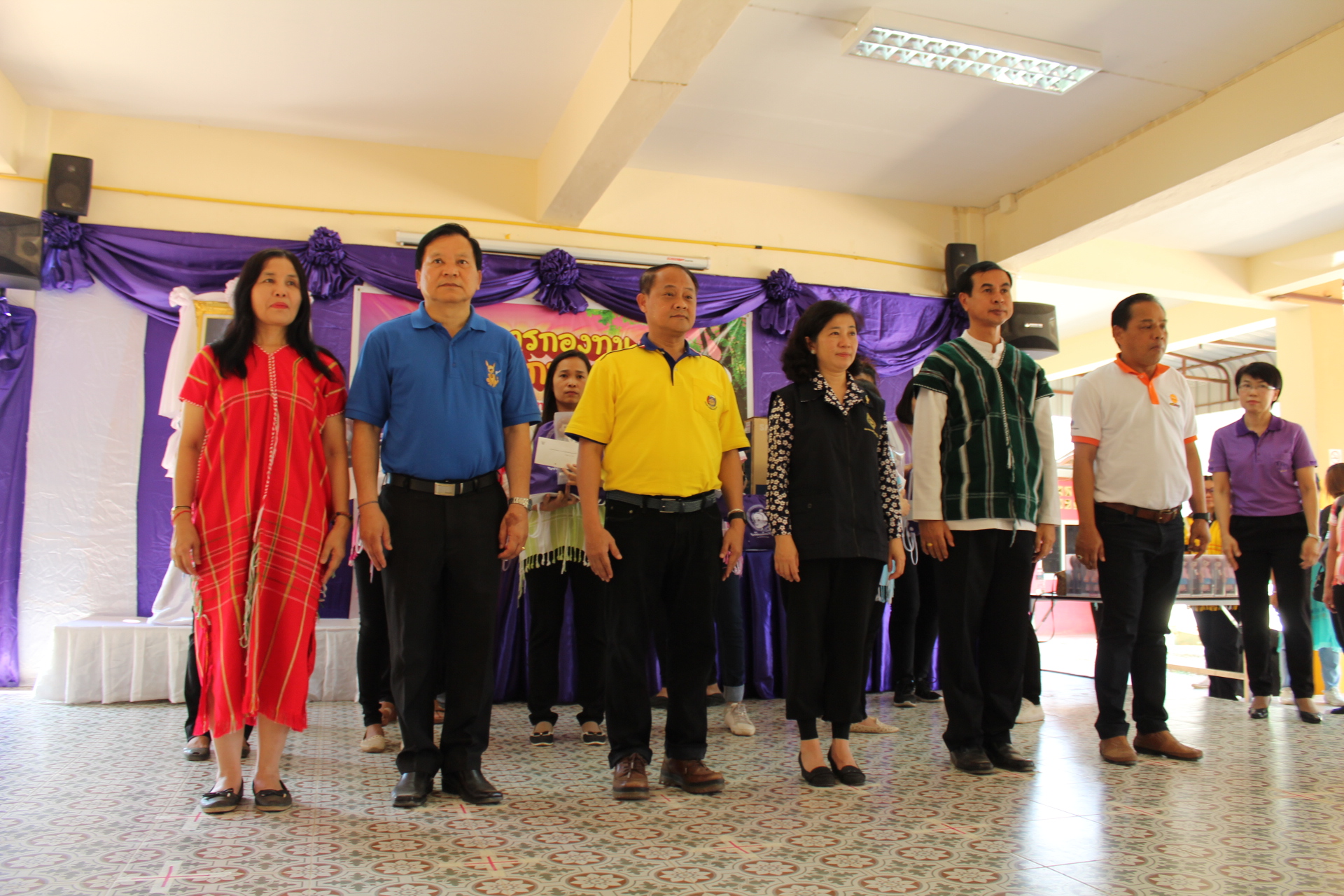 ราชบุรี “คณะ พช.สัมพันธ์สัญจร มอบทุนโครงการกองทุนพัฒนาเด็กชนบท ”