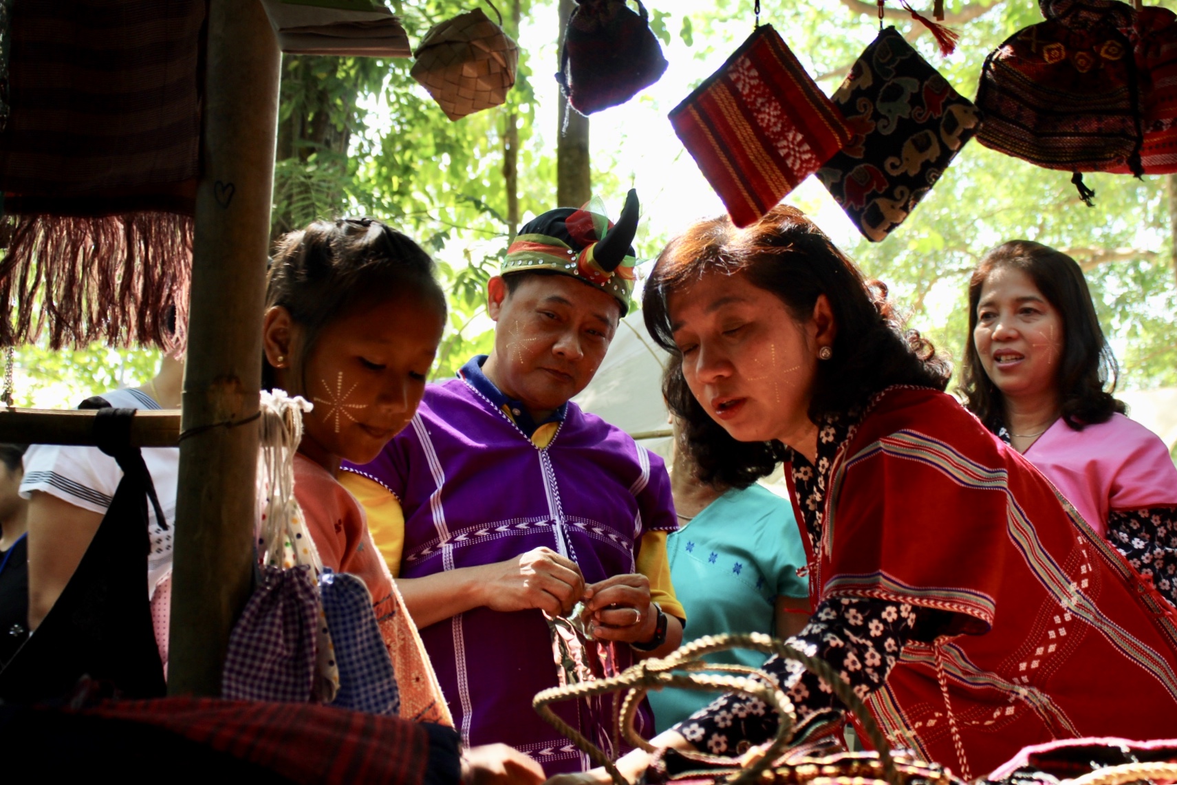 ราชบุรี “ต้อนรับคณะ พช.สัมพันธ์สัญจร เยี่ยมชมตลาดโอ๊ะป่อย ”