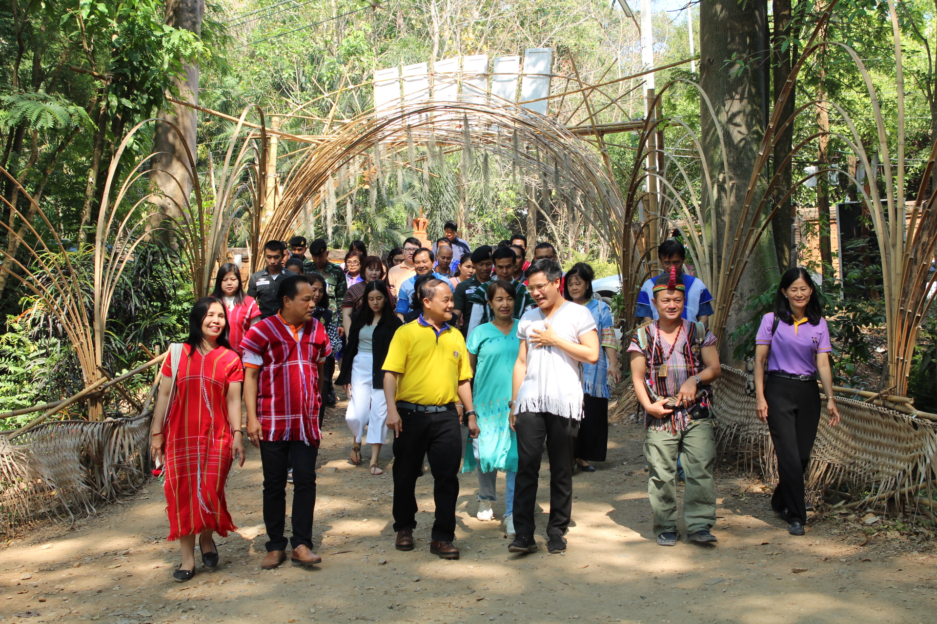 ราชบุรี “ต้อนรับคณะ พช.สัมพันธ์สัญจร เยี่ยมชมตลาดโอ๊ะป่อย ”