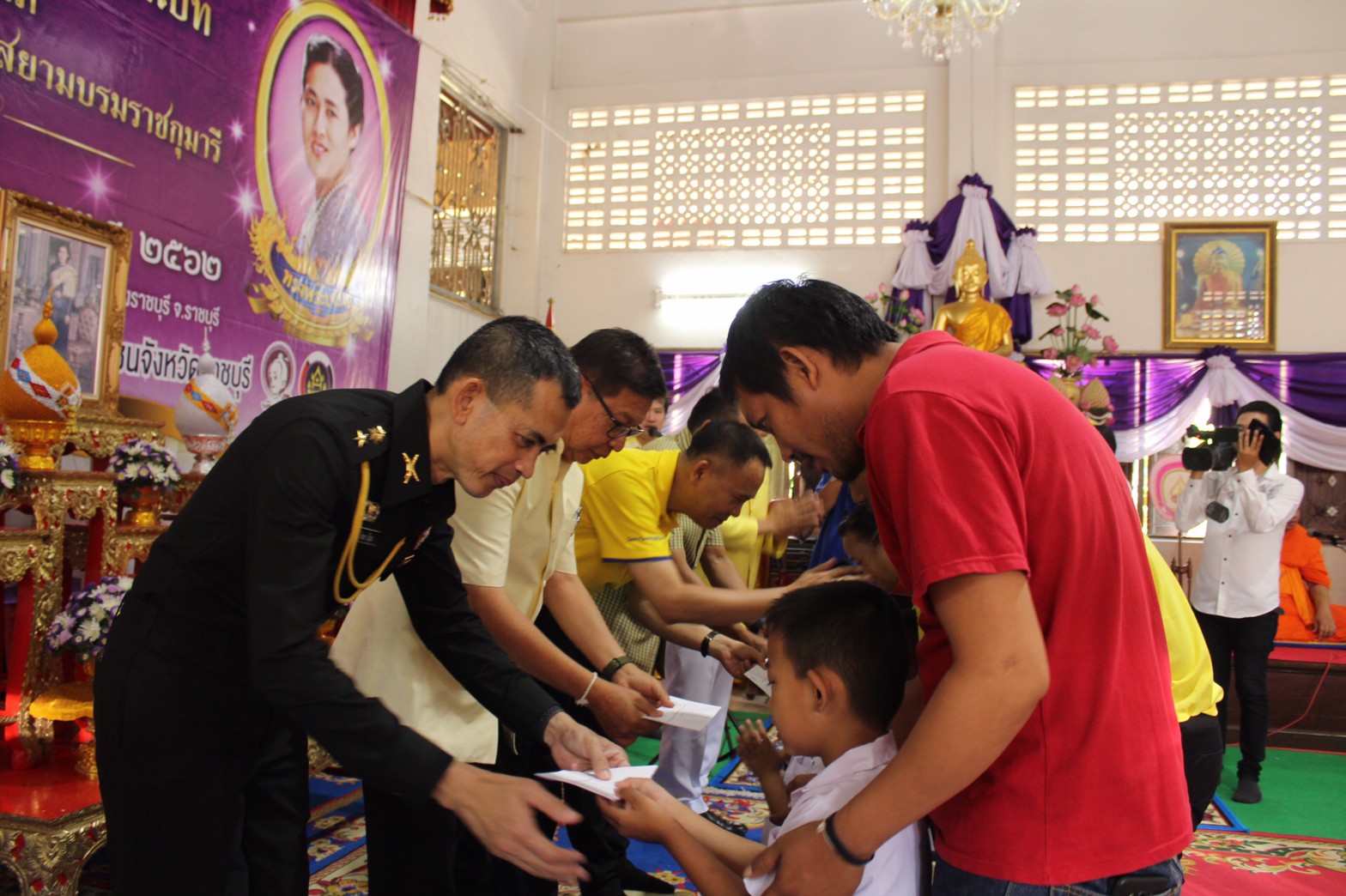 ราชบุรี”ทอดผ้าป่าสมทบกองทุนพัฒนาเด็กชนบทในพระราชูปถัมภ์ สมเด็จพระเทพรัตนราชสุดาฯ สยามบรมราชกุมารี”