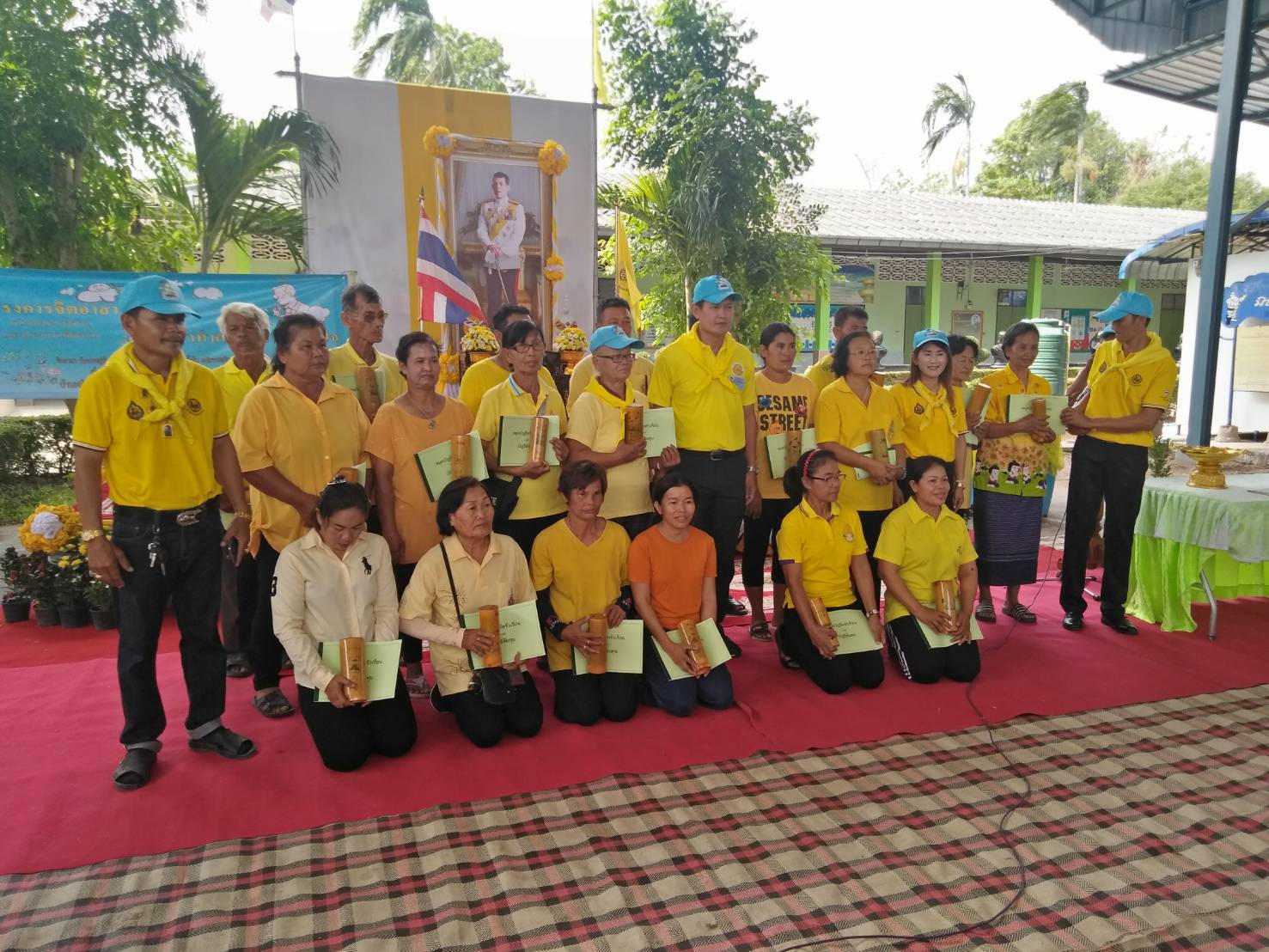 จังหวัดราชบุรีเปิดโครงการพัฒนาหมู่บ้านเศรษฐกิจพอเพียงเฉลิมพระเกียรติเนื่องในพระราชพิธีบรมราชาภิเษกพร้อมกันทั่วทั้งจังหวัด