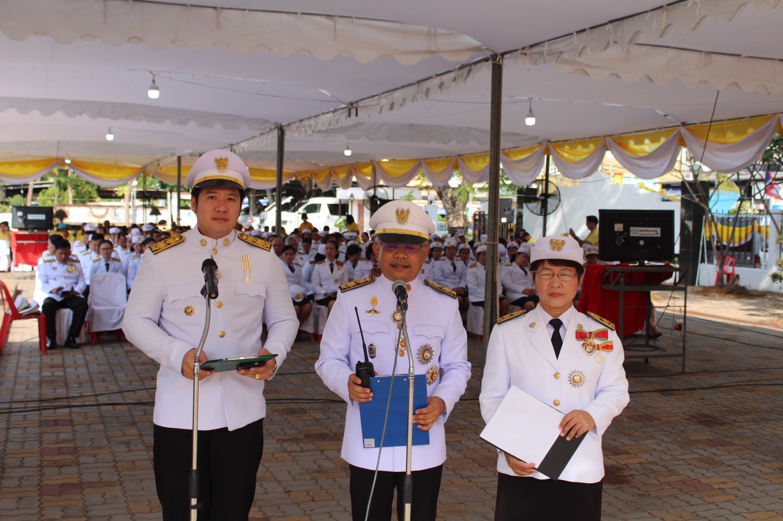 ข้าราชการสำนักงานพัฒนาชุมชนจังหวัดราชบุรี ร่วมรับชมการถ่ายทอดสดพระราชพิธีบรมราชาภิเษก