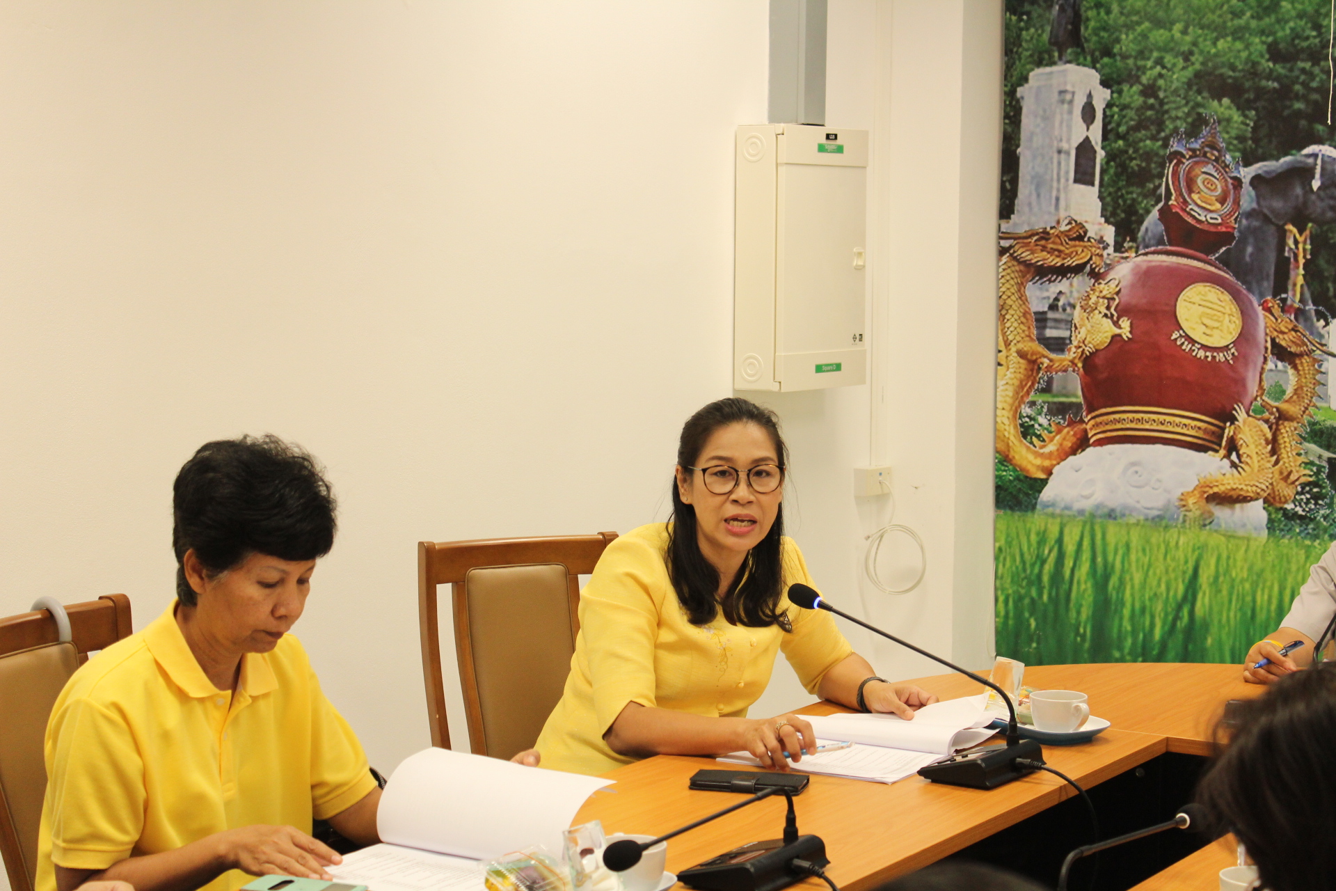 ราชบุรี “ประชุมคณะทำงานเพื่อขับเคลื่อนเศรษฐกิจฐานรากและประชารัฐจังหวัดราชบุรี”