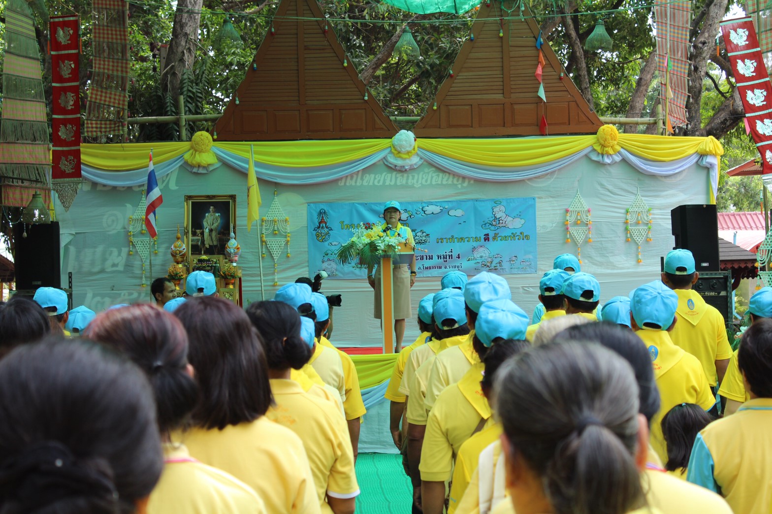 จังหวัดราชบุรีเปิดโครงการพัฒนาหมู่บ้านเศรษฐกิจพอเพียงเฉลิมพระเกียรติเนื่องในพระราชพิธีบรมราชาภิเษกพร้อมกันทั่วทั้งจังหวัด