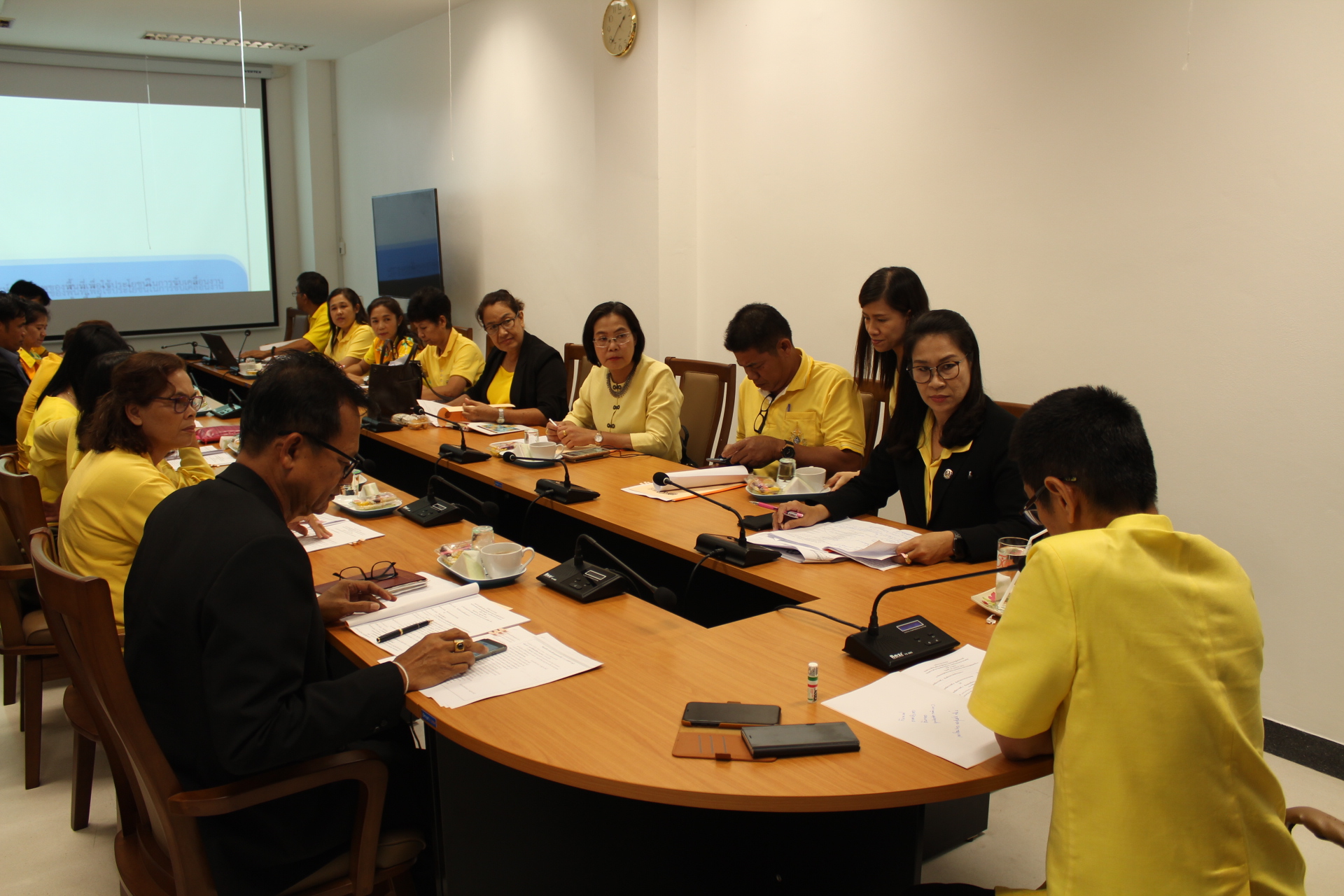 ราชบุรี “ประชุมคณะทำงานเพื่อขับเคลื่อนเศรษฐกิจฐานรากและประชารัฐจังหวัดราชบุรี”