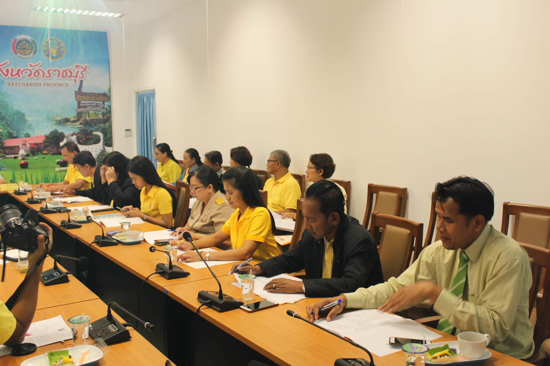 ราชบุรี “ประชุมคณะทำงานเพื่อขับเคลื่อนเศรษฐกิจฐานรากและประชารัฐจังหวัดราชบุรี”