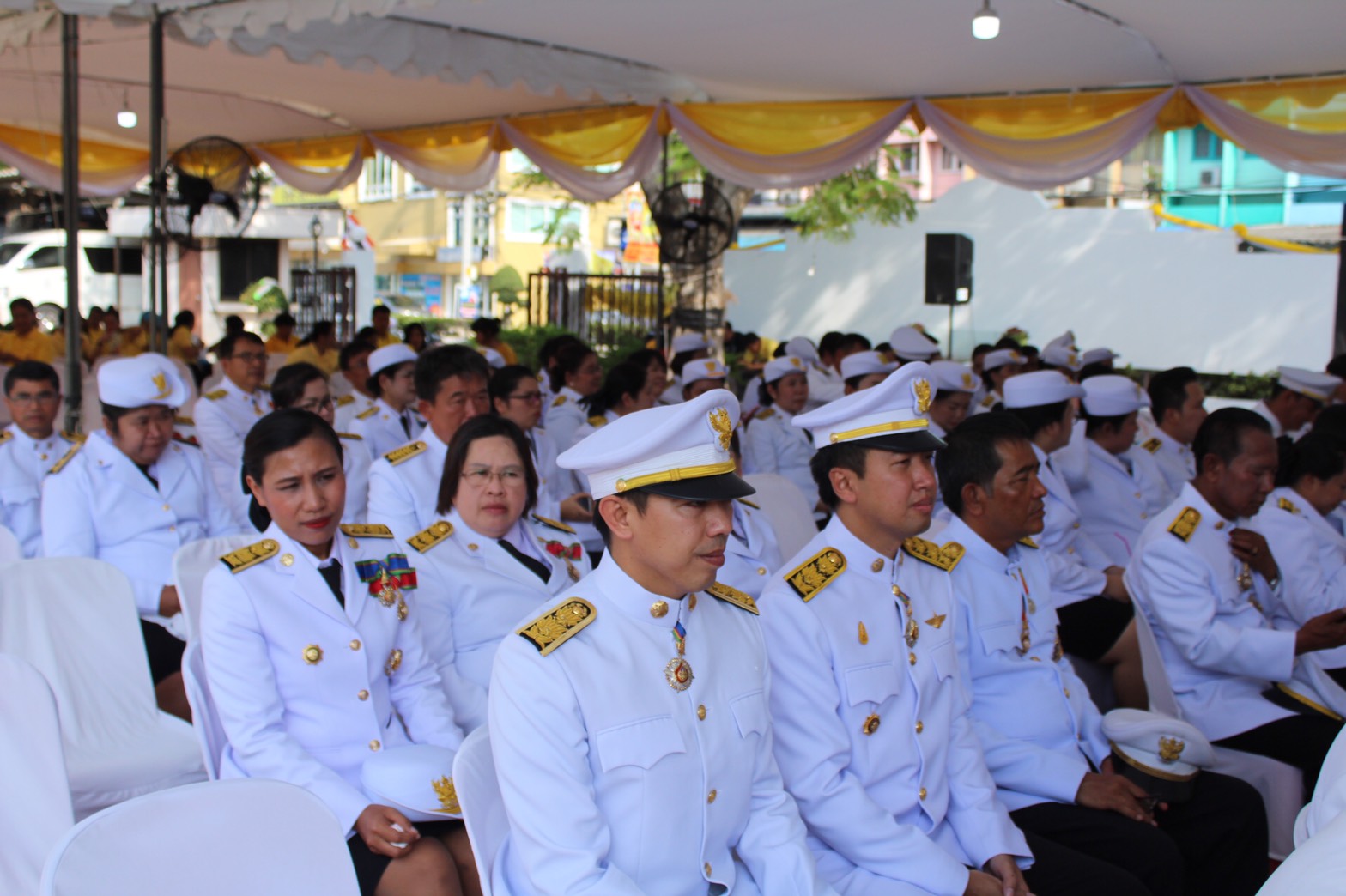 ข้าราชการสำนักงานพัฒนาชุมชนจังหวัดราชบุรี ร่วมรับชมการถ่ายทอดสดพระราชพิธีบรมราชาภิเษก