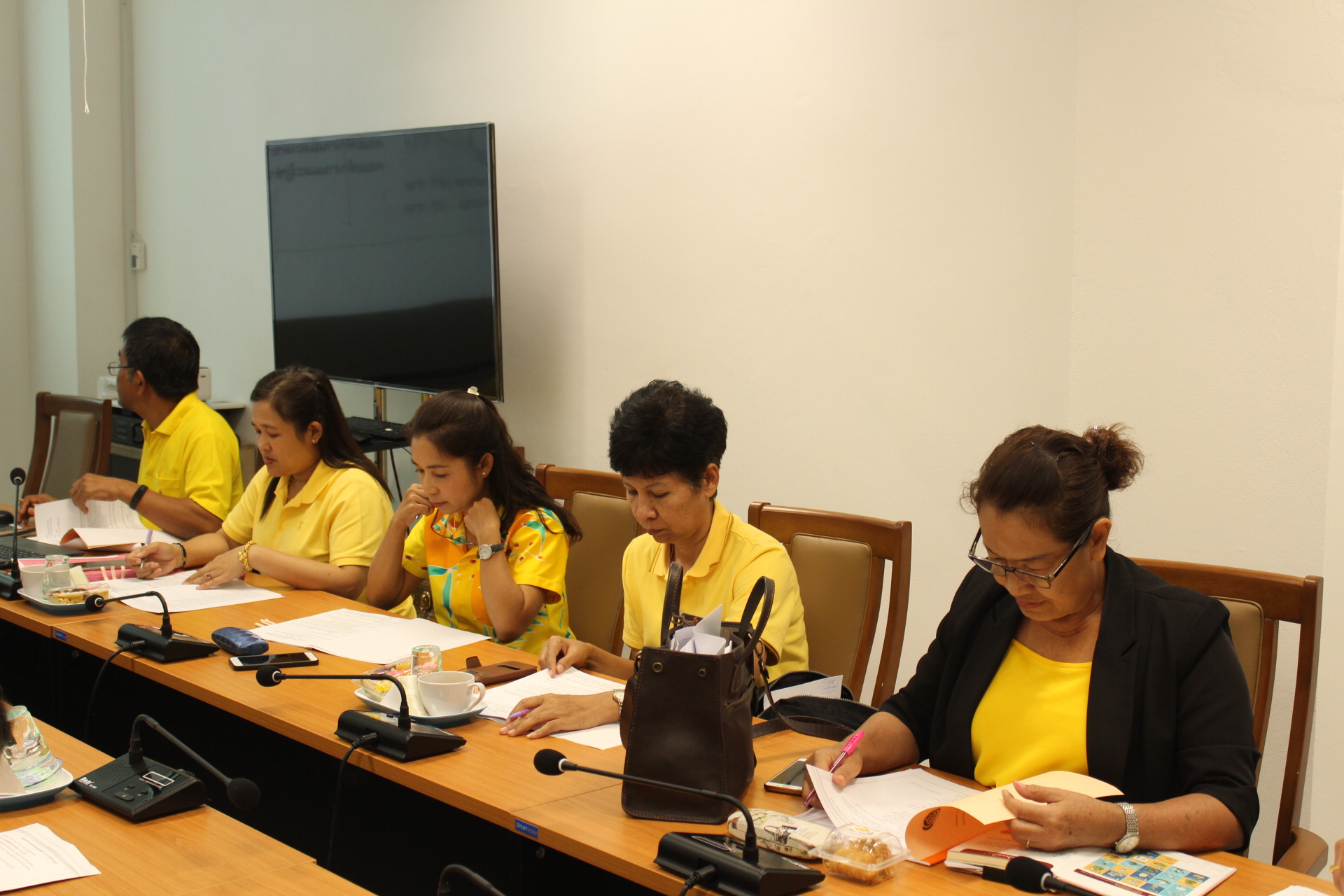 ราชบุรี “ประชุมคณะทำงานเพื่อขับเคลื่อนเศรษฐกิจฐานรากและประชารัฐจังหวัดราชบุรี”