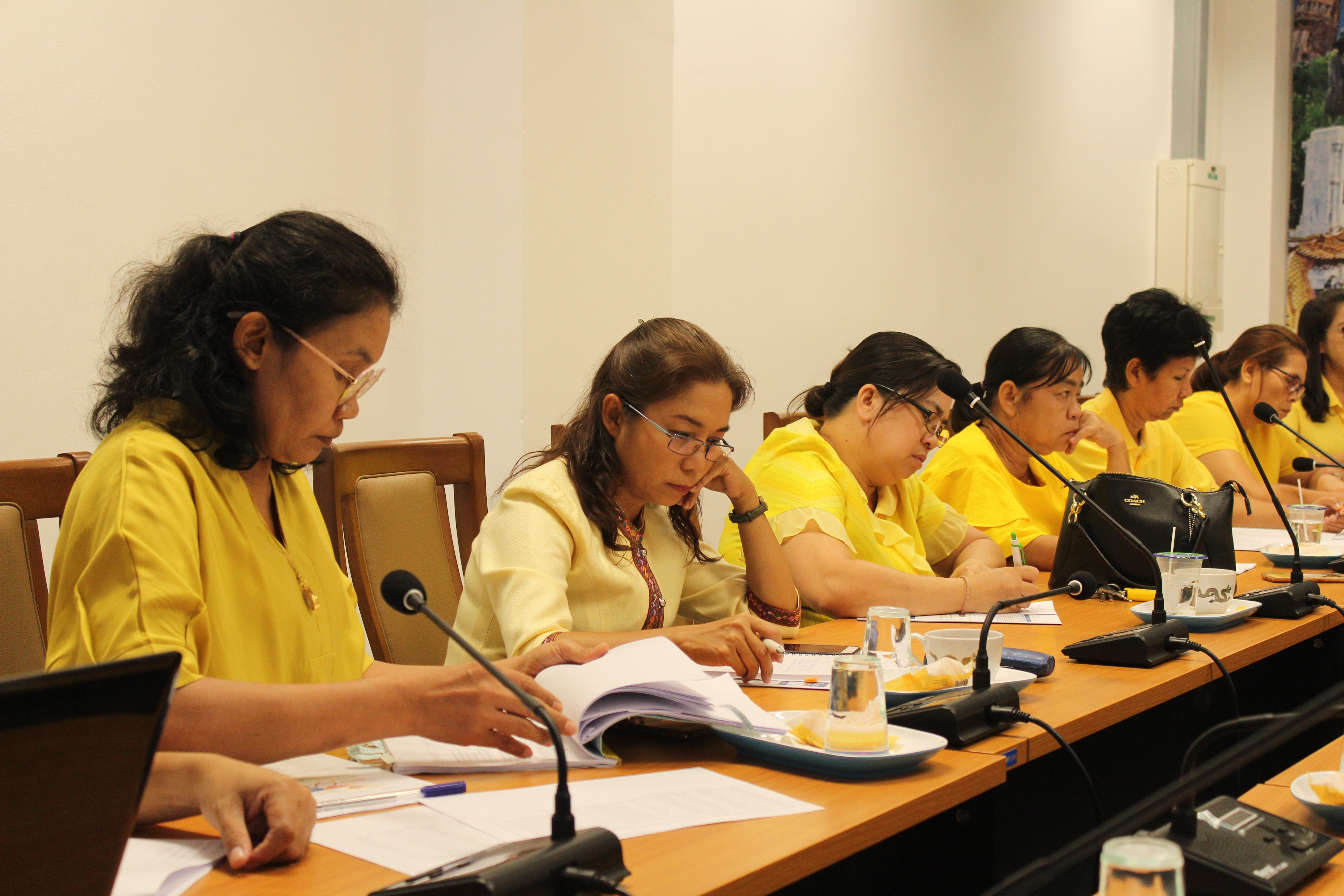 ประชุมโครงการพัฒนาหมู่บ้านเศรษฐกิจพอเพียง มั่นคง มั่งคั่ง ยั่งยืน เฉลิมพระเกียรติ