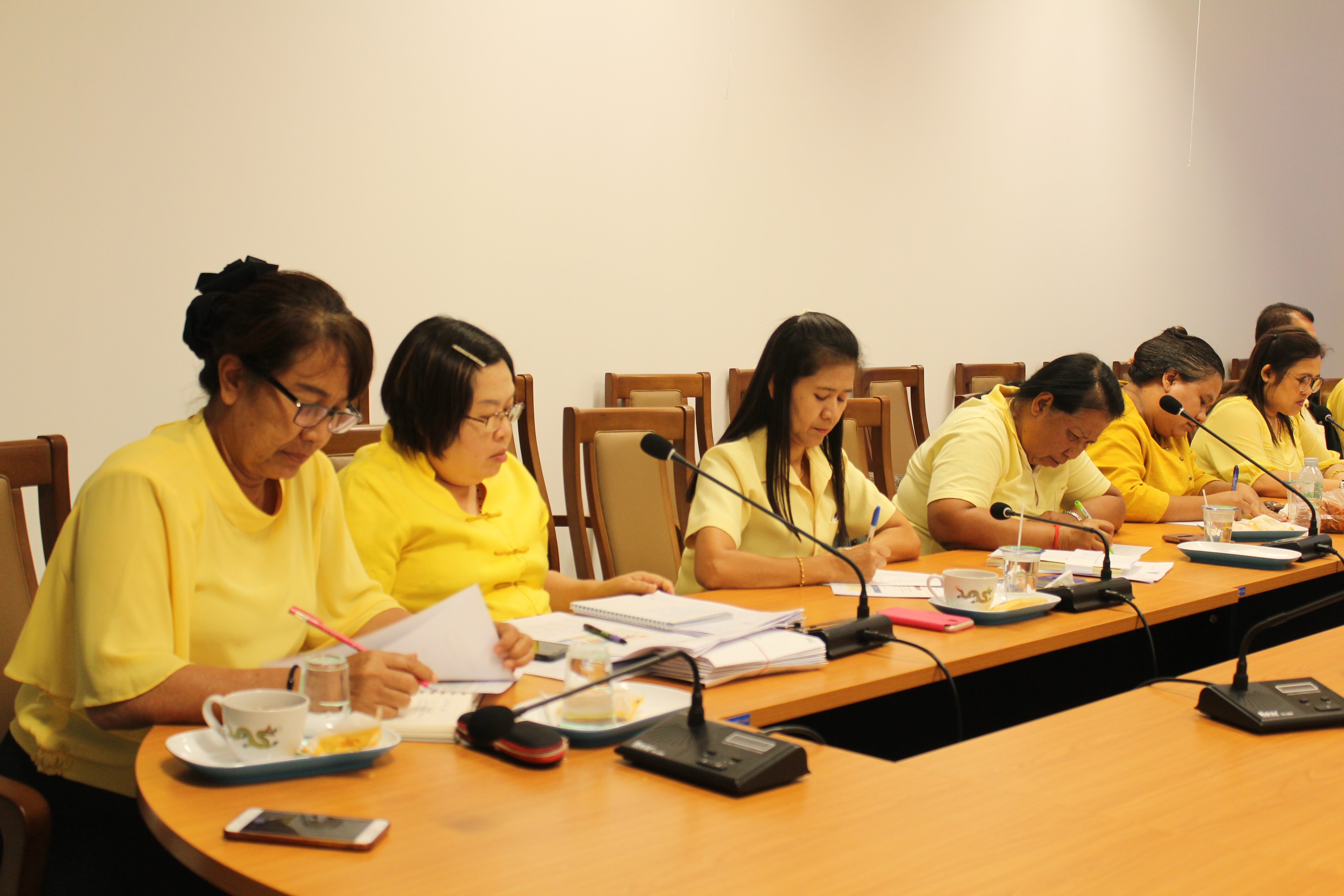 ประชุมโครงการพัฒนาหมู่บ้านเศรษฐกิจพอเพียง มั่นคง มั่งคั่ง ยั่งยืน เฉลิมพระเกียรติ