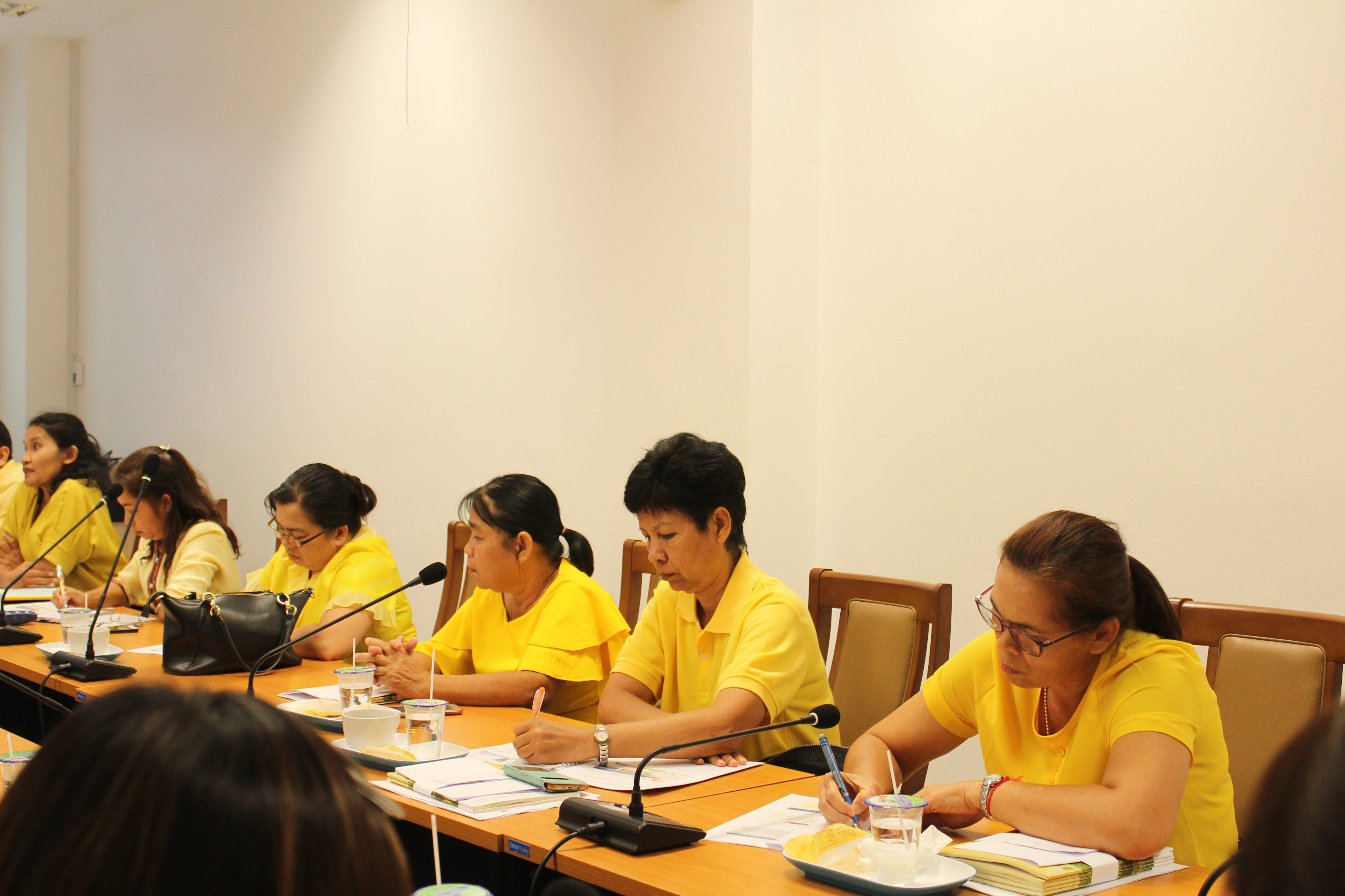 ประชุมโครงการพัฒนาหมู่บ้านเศรษฐกิจพอเพียง มั่นคง มั่งคั่ง ยั่งยืน เฉลิมพระเกียรติ