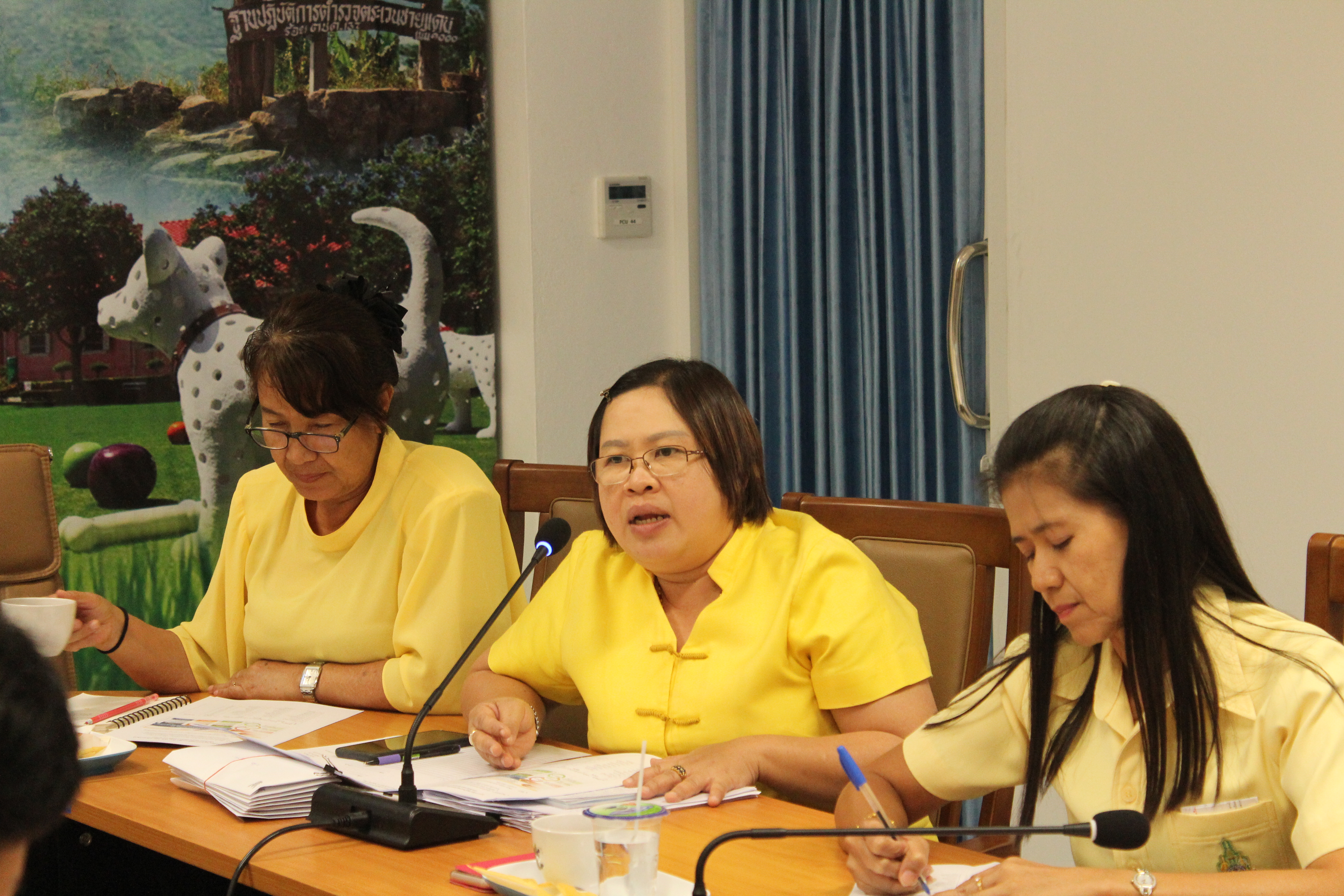 ประชุมโครงการพัฒนาหมู่บ้านเศรษฐกิจพอเพียง มั่นคง มั่งคั่ง ยั่งยืน เฉลิมพระเกียรติ