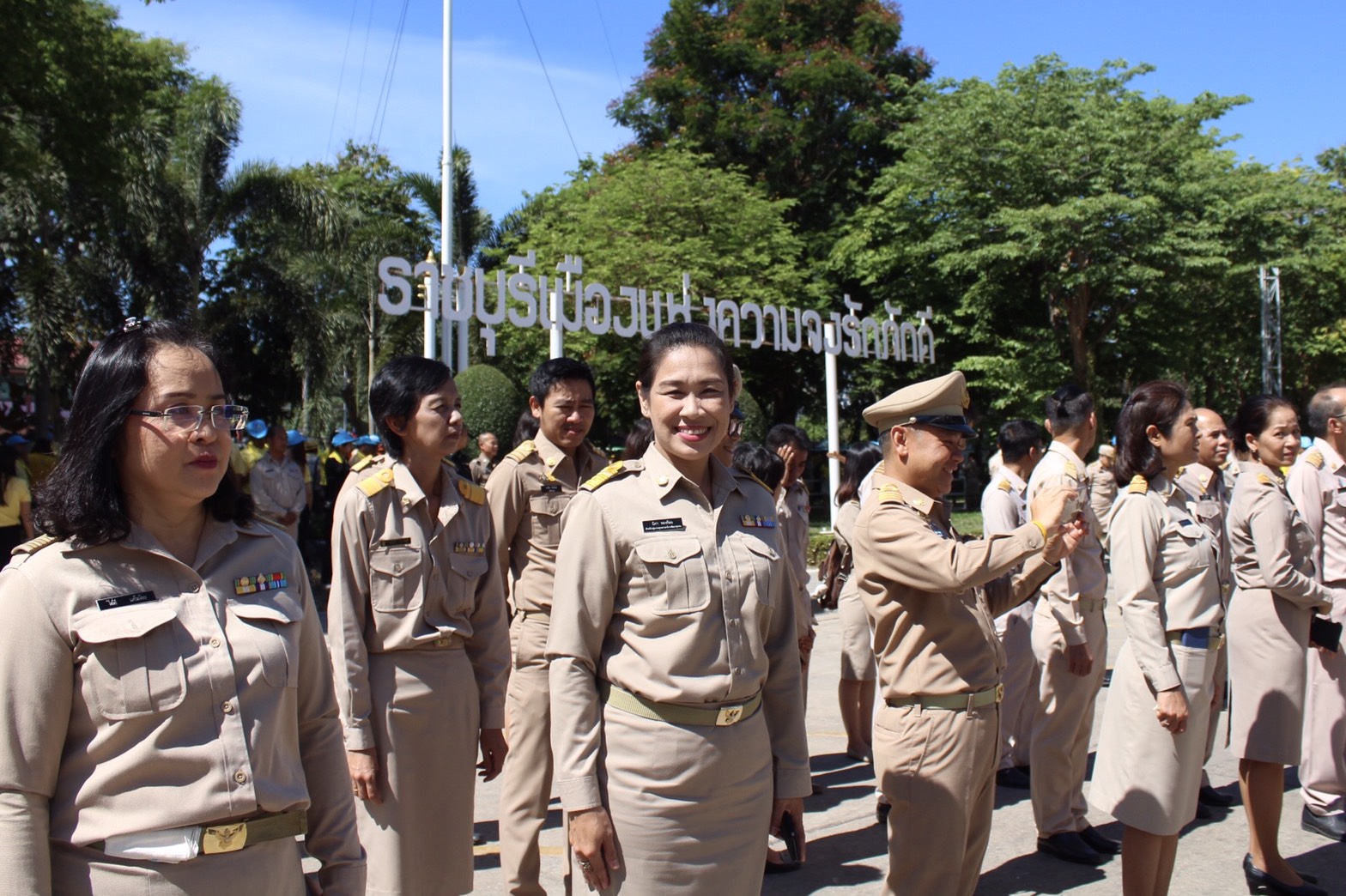 พิธีปลูกต้นรวงผึ้งพระราชทาน โครงการ “1 จังหวัด 1 ถนนเฉลิมพระเกียรติ”