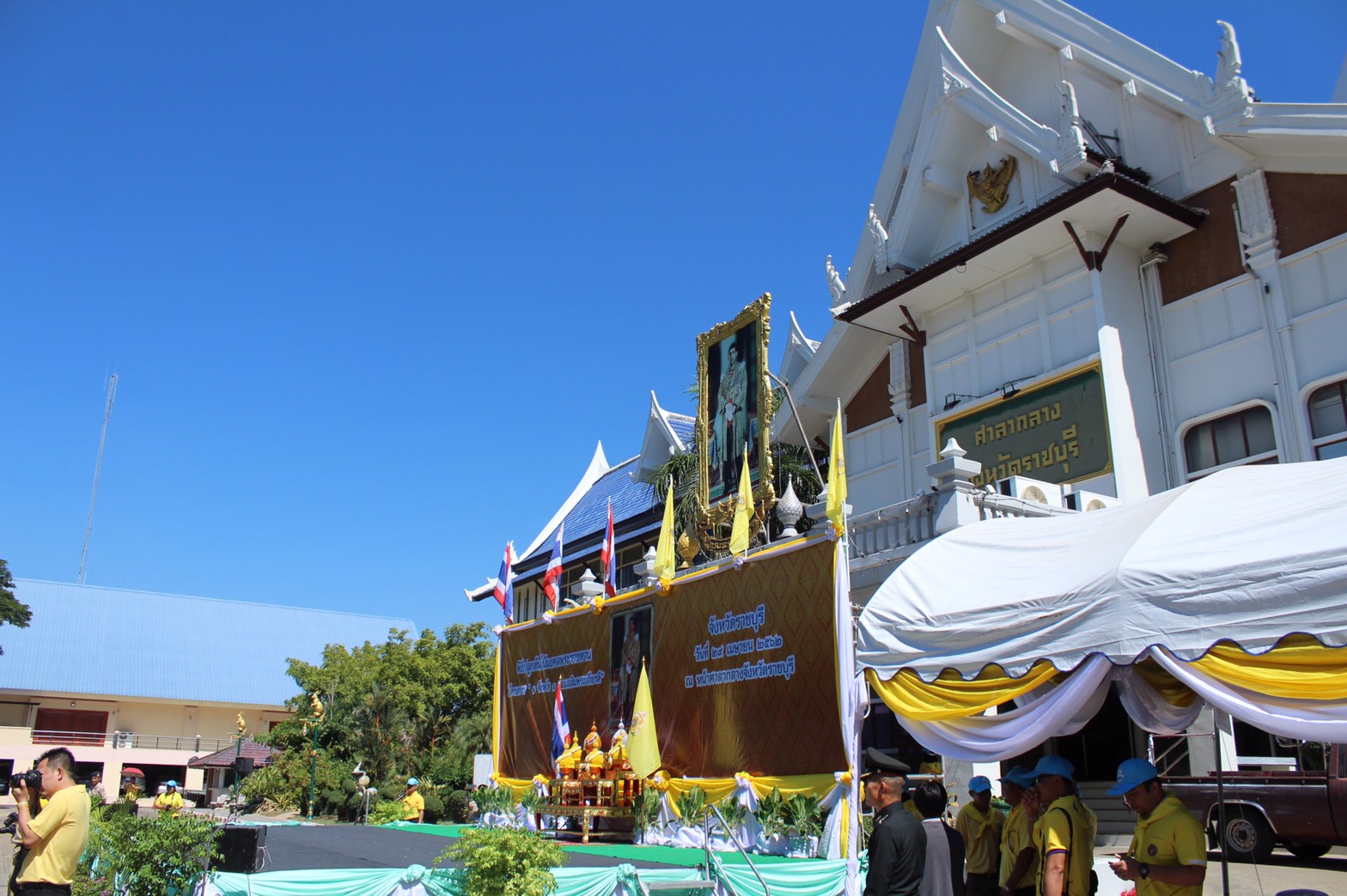 พิธีปลูกต้นรวงผึ้งพระราชทาน โครงการ “1 จังหวัด 1 ถนนเฉลิมพระเกียรติ”