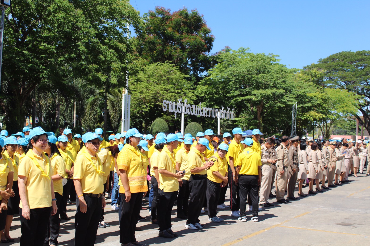 พิธีปลูกต้นรวงผึ้งพระราชทาน โครงการ “1 จังหวัด 1 ถนนเฉลิมพระเกียรติ”