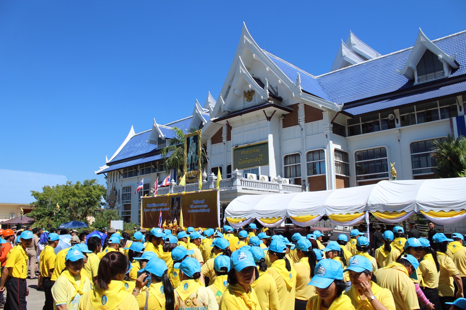 พิธีปลูกต้นรวงผึ้งพระราชทาน โครงการ “1 จังหวัด 1 ถนนเฉลิมพระเกียรติ”