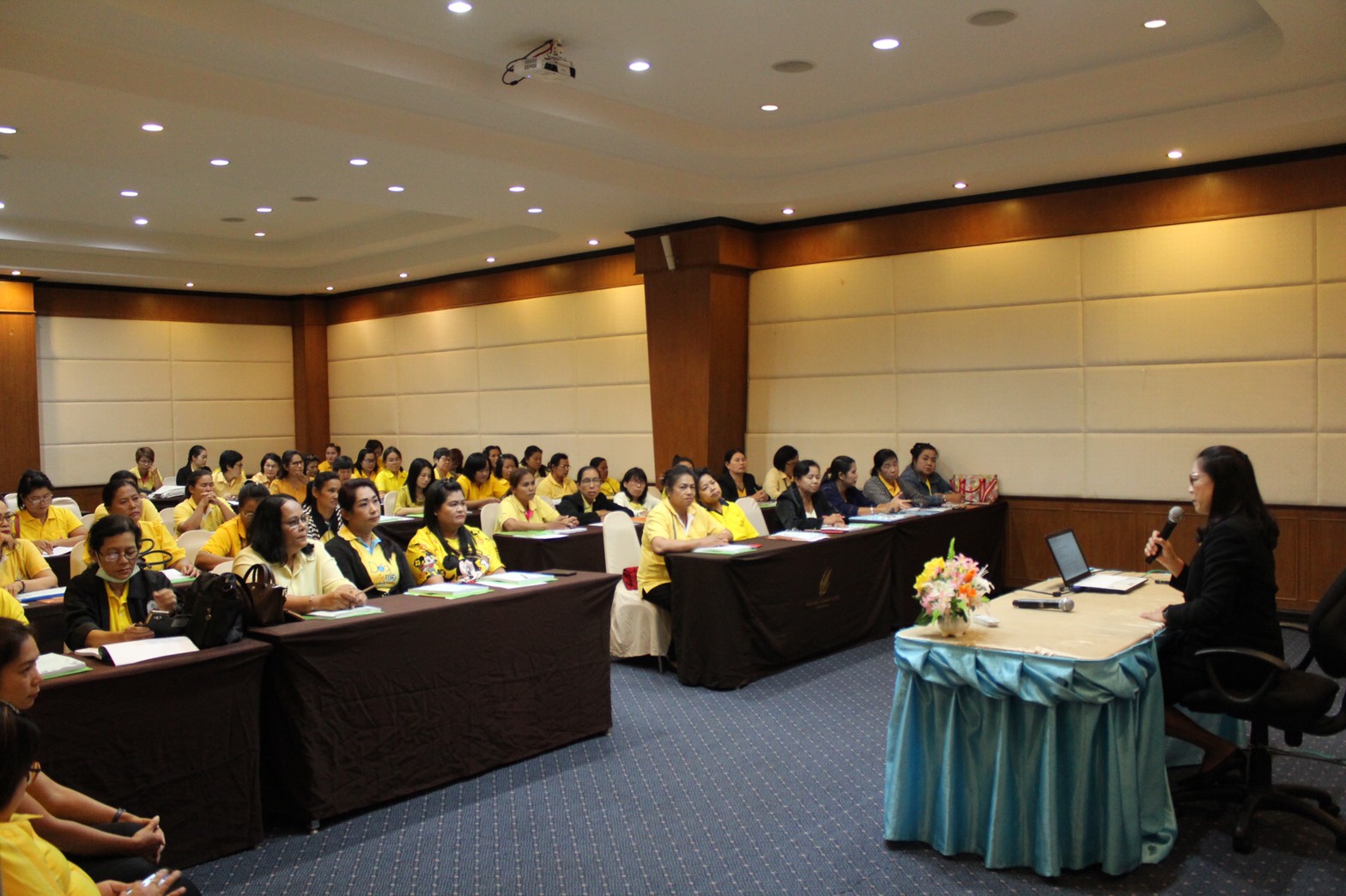 ราชบุรี “ประชุมเชิงปฏิบัติการคณะทำงานขับเคลื่อนกองทุนพัฒนาบทบาทสตรีฯ”