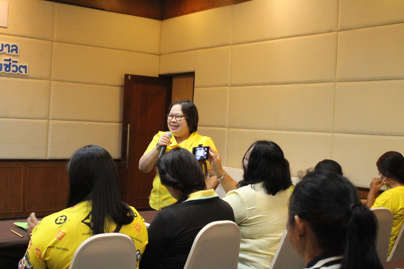 ราชบุรี “ประชุมเชิงปฏิบัติการคณะทำงานขับเคลื่อนกองทุนพัฒนาบทบาทสตรีฯ”