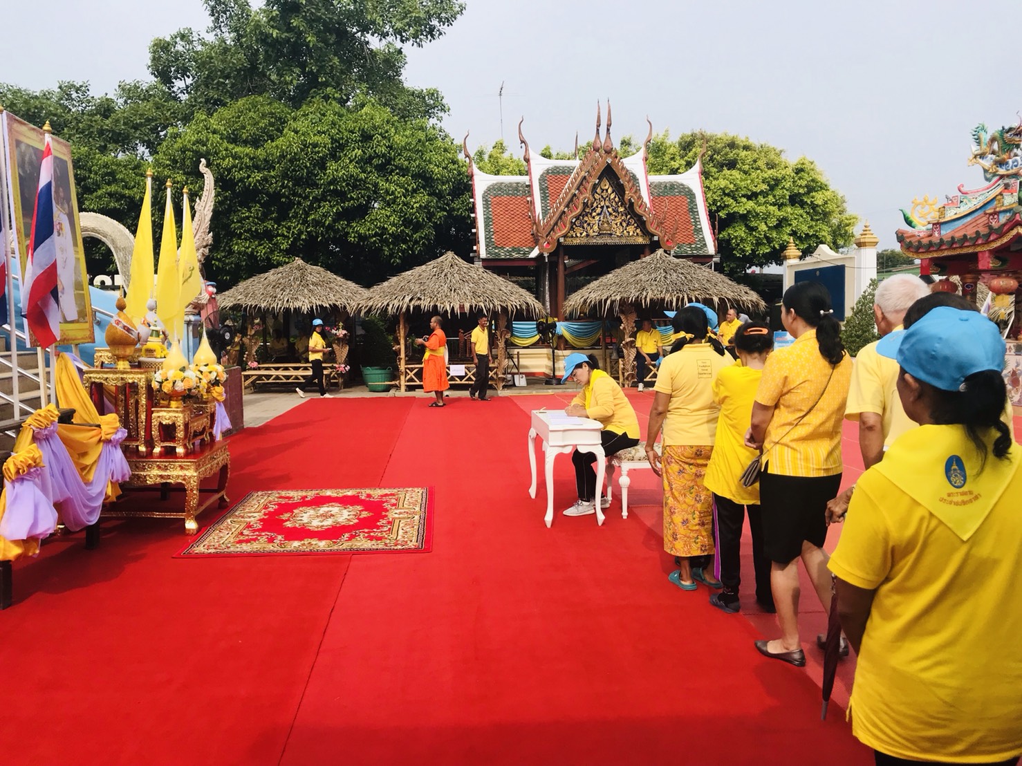 จังหวัดราชบุรีเปิดโครงการพัฒนาหมู่บ้านเศรษฐกิจพอเพียงเฉลิมพระเกียรติเนื่องในพระราชพิธีบรมราชาภิเษกพร้อมกันทั่วทั้งจังหวัด