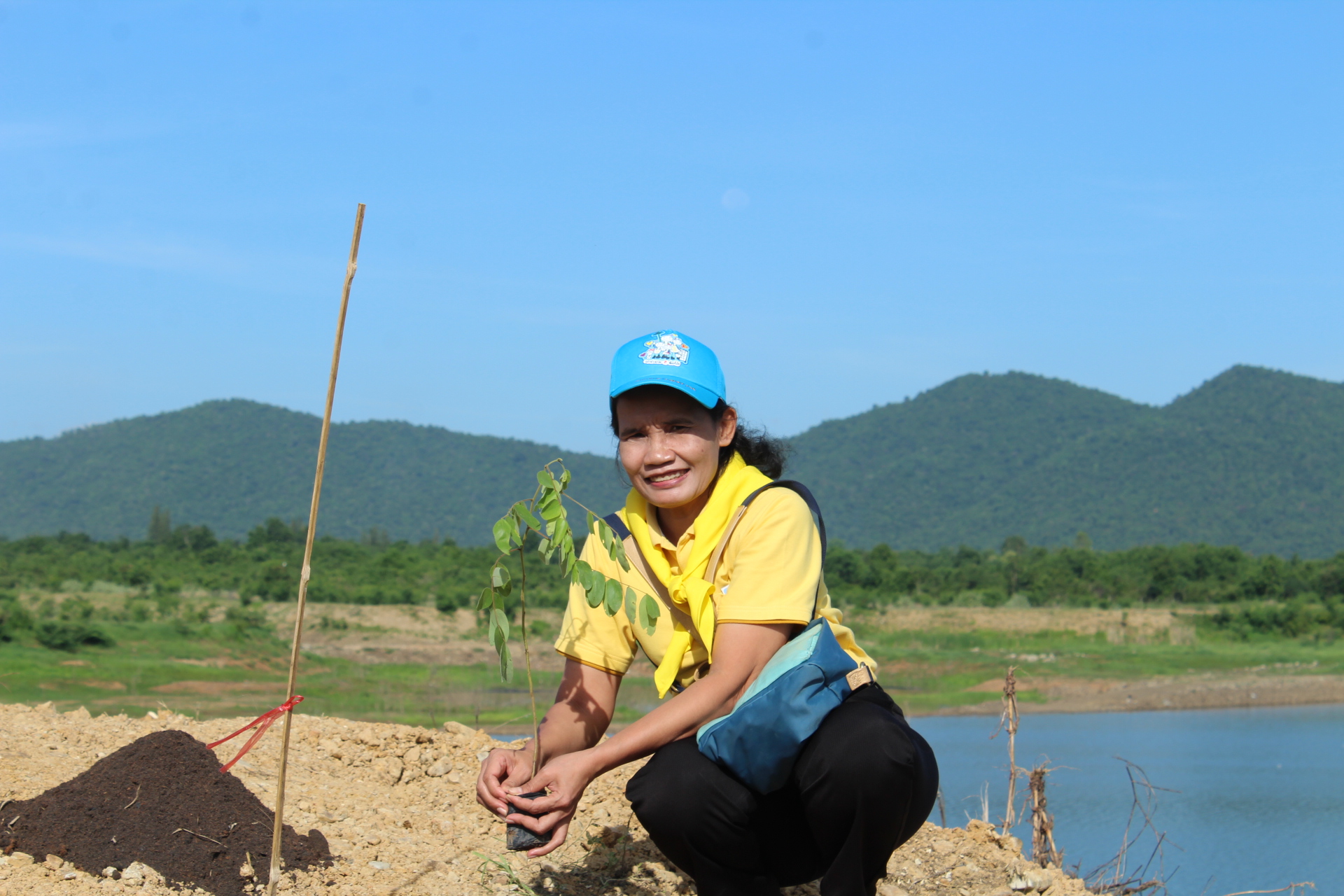 ราชบุรีร่วมกิจกรรมจิตอาสาปลูกต้นไม้เพื่อเป็นการเฉลิมพระเกียรติและร่วมแสดงความจงรักภักดี