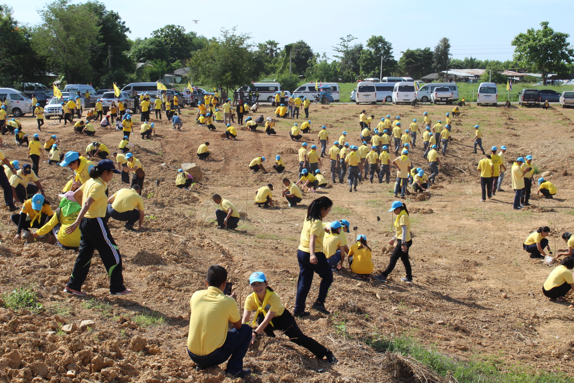ราชบุรีร่วมกิจกรรมจิตอาสาปลูกต้นไม้เพื่อเป็นการเฉลิมพระเกียรติและร่วมแสดงความจงรักภักดี