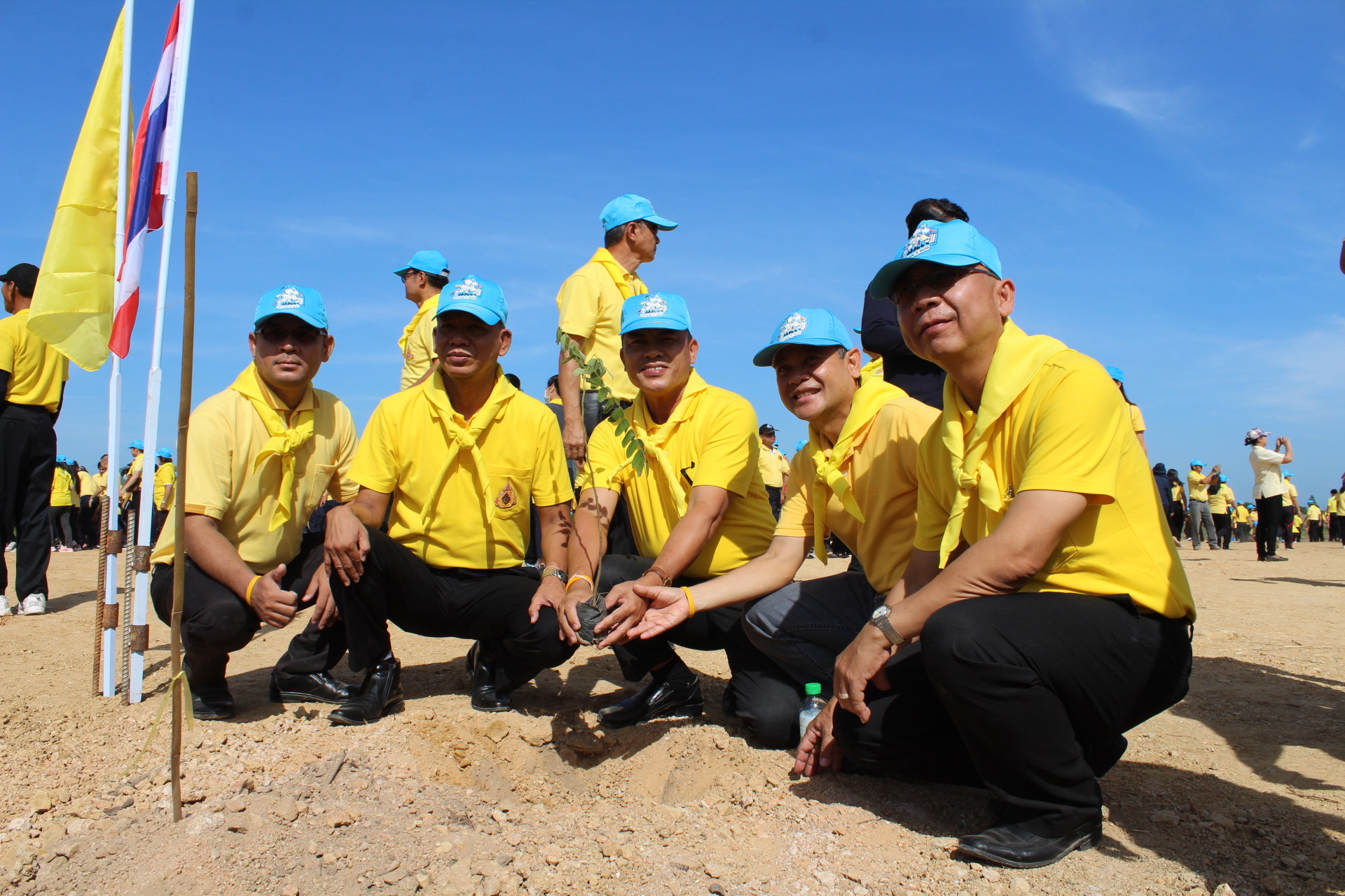 ราชบุรีร่วมกิจกรรมจิตอาสาปลูกต้นไม้เพื่อเป็นการเฉลิมพระเกียรติและร่วมแสดงความจงรักภักดี