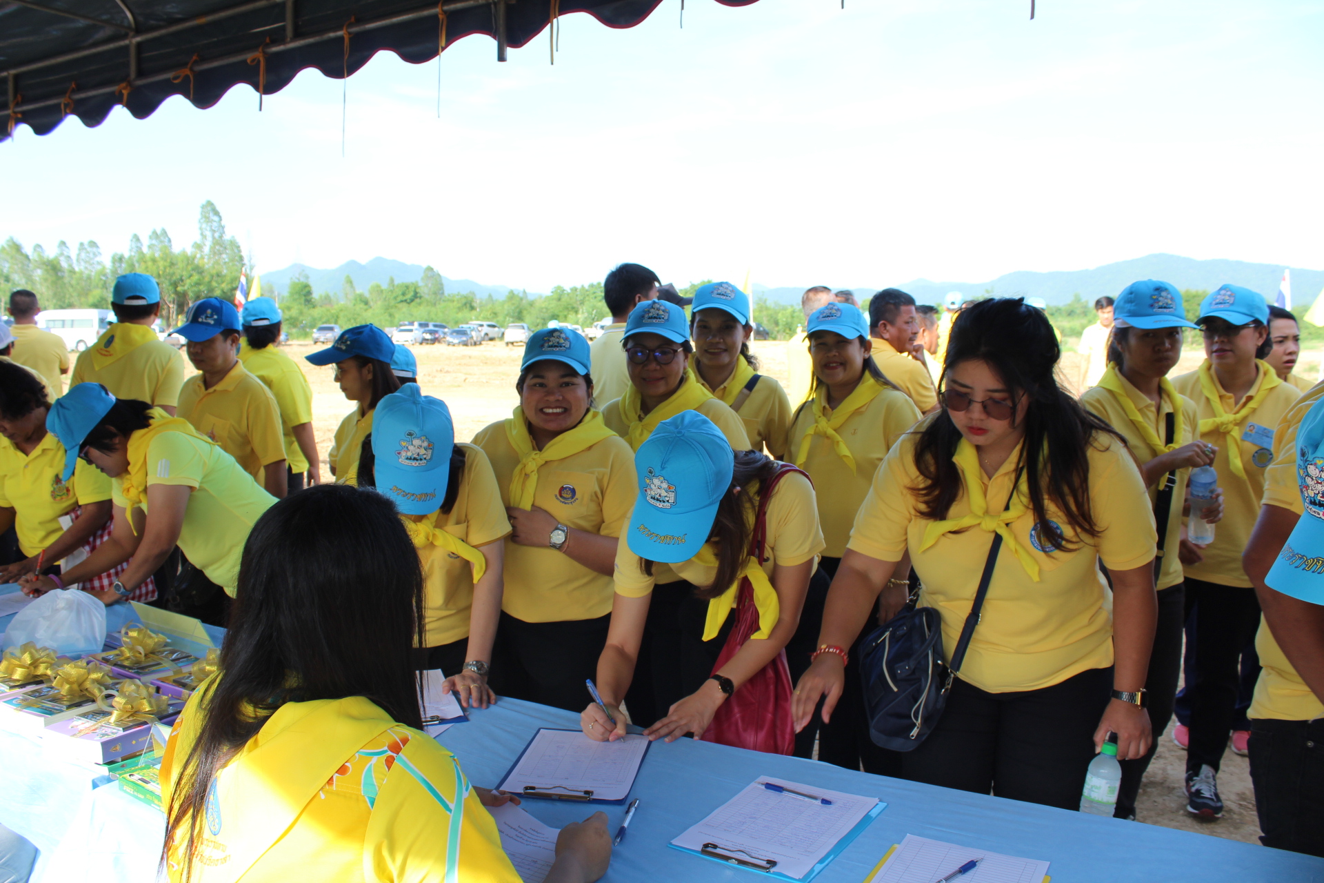 ราชบุรีร่วมกิจกรรมจิตอาสาปลูกต้นไม้เพื่อเป็นการเฉลิมพระเกียรติและร่วมแสดงความจงรักภักดี