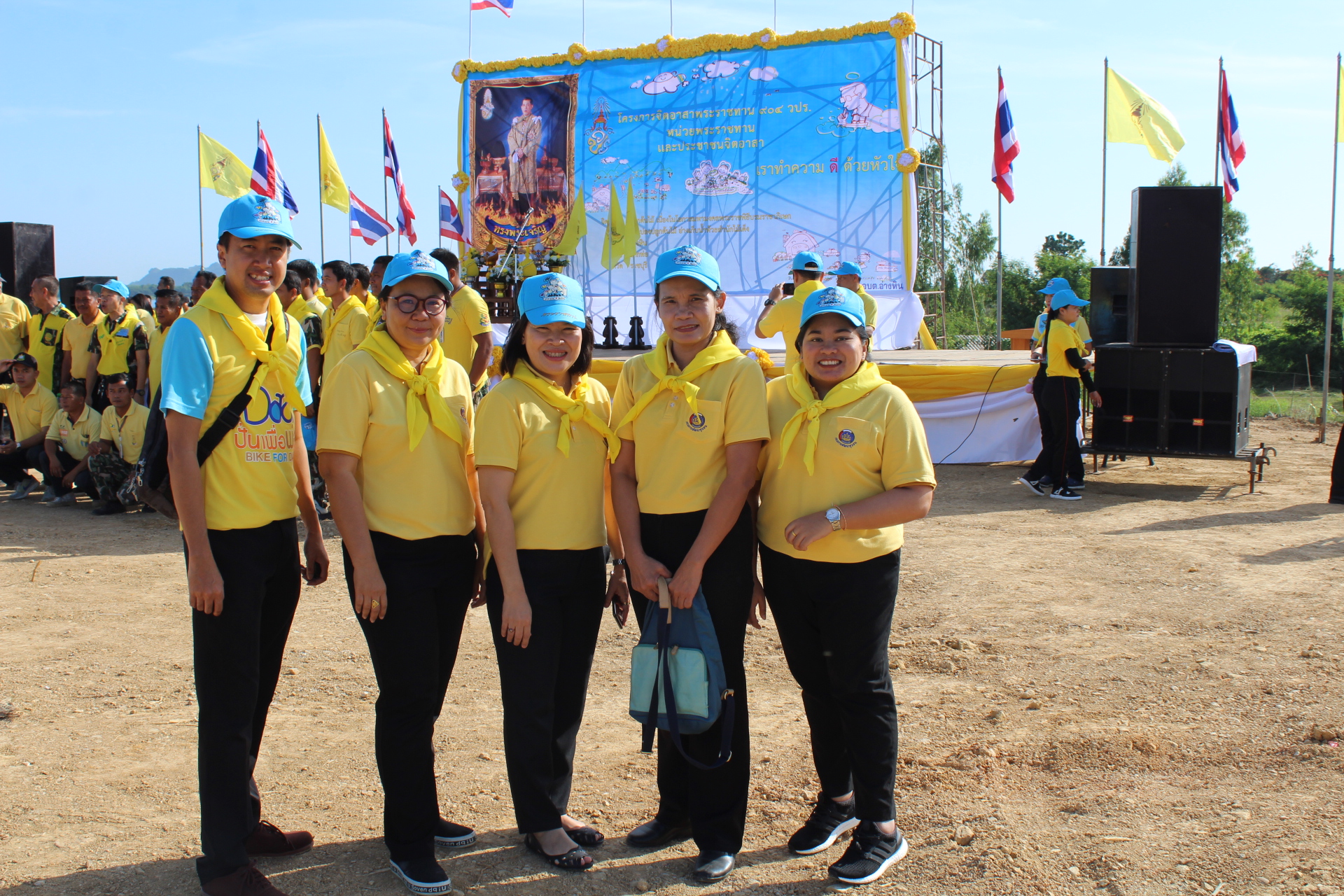 ราชบุรีร่วมกิจกรรมจิตอาสาปลูกต้นไม้เพื่อเป็นการเฉลิมพระเกียรติและร่วมแสดงความจงรักภักดี