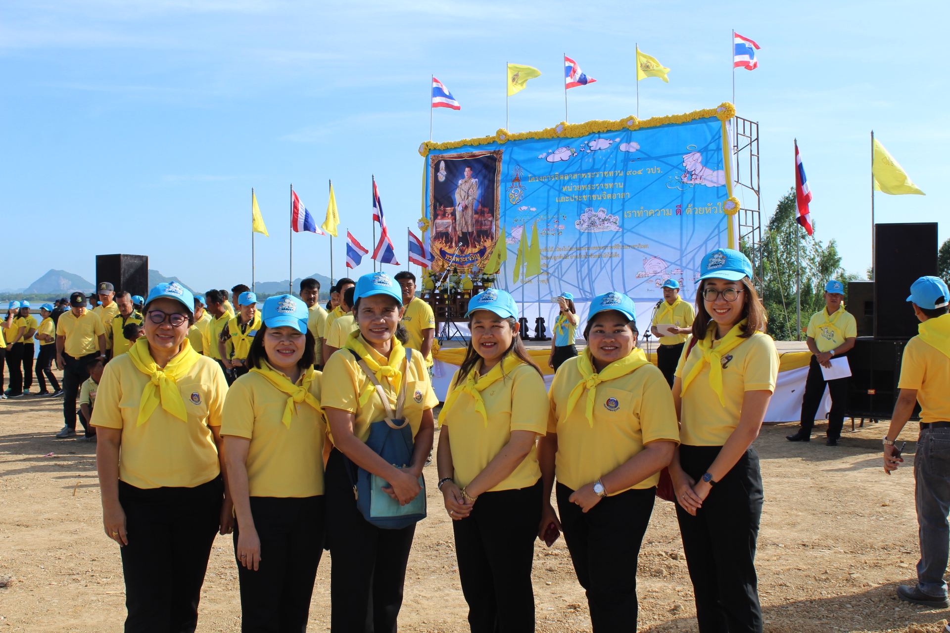 ราชบุรีร่วมกิจกรรมจิตอาสาปลูกต้นไม้เพื่อเป็นการเฉลิมพระเกียรติและร่วมแสดงความจงรักภักดี