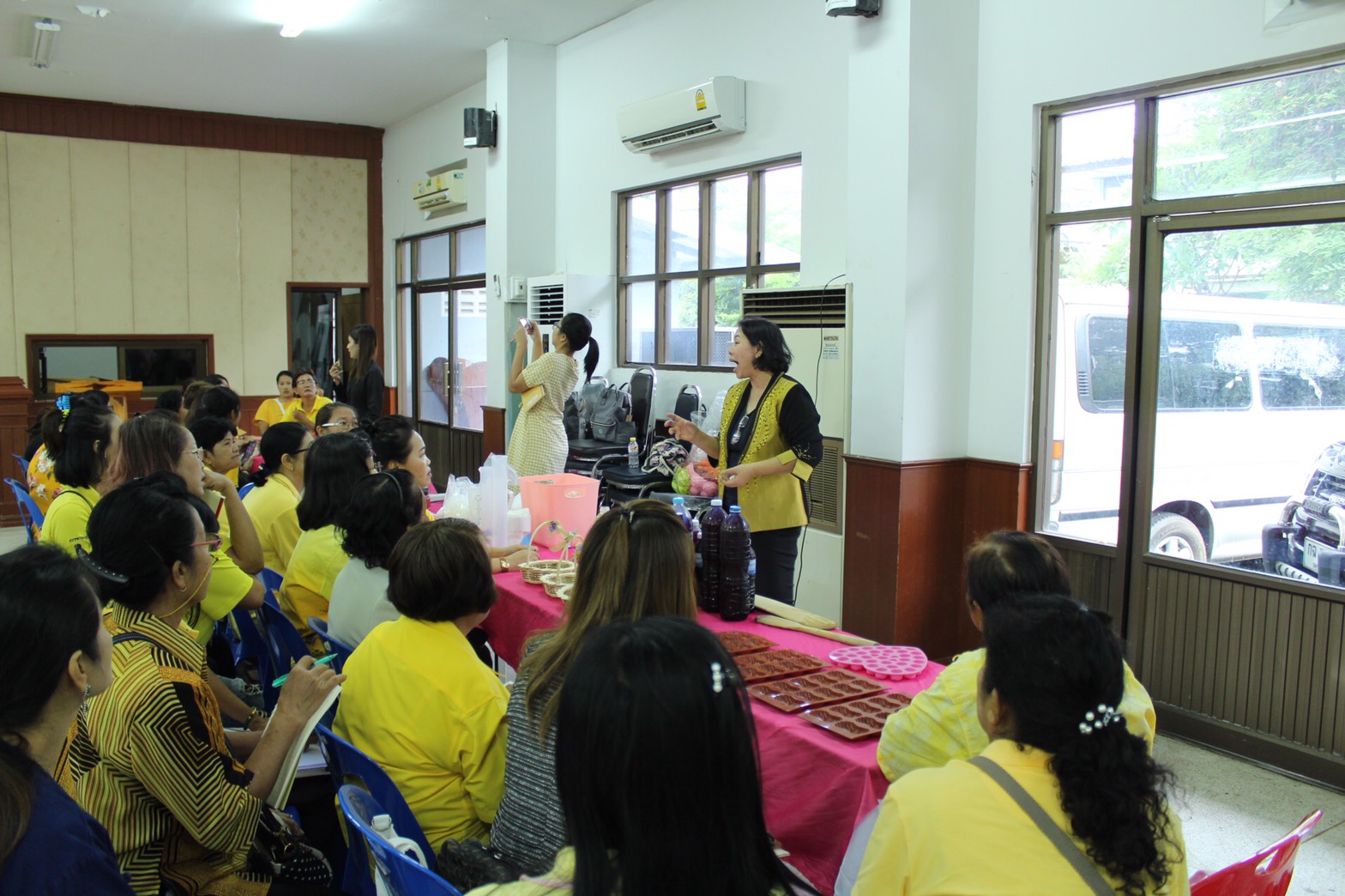 ราชบุรี “ร่วมกิจกรรม เปิดโครงการ เสริมทักษะอาชีพผู้นำสตรีสู่ความเป็นมืออาชีพ”