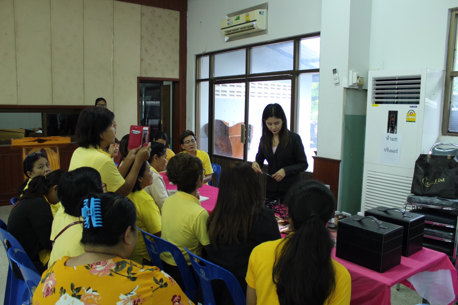 ราชบุรี “ร่วมกิจกรรม เปิดโครงการ เสริมทักษะอาชีพผู้นำสตรีสู่ความเป็นมืออาชีพ”