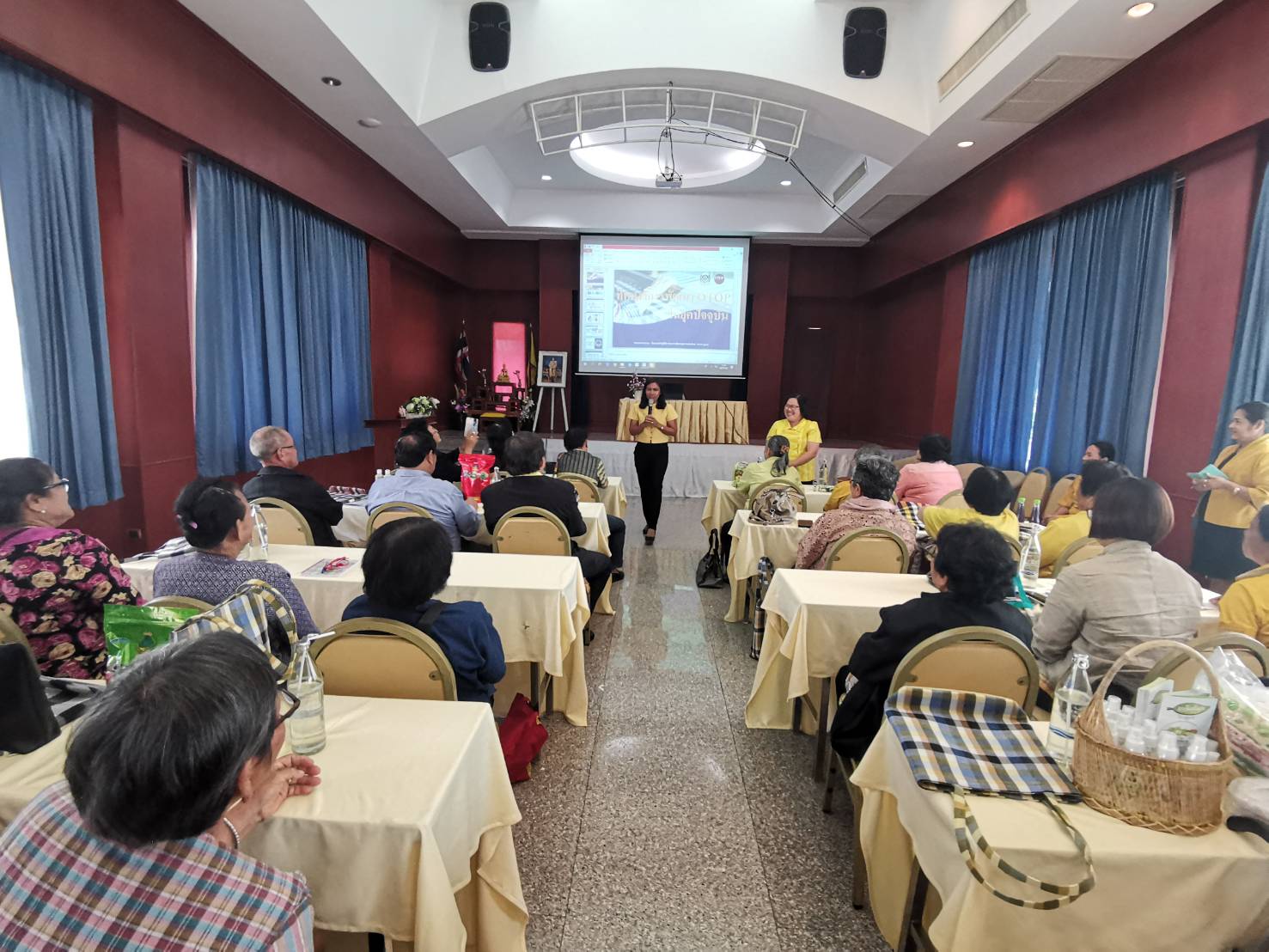 ราชบุรี”อบรมโครงการฝึกอบรมเชิงปฏิบัติการ โครงการพัฒนาคุณภาพผลิตภัณฑ์ OTOP Senior รุ่นที่ 3 ภาคกลาง ″