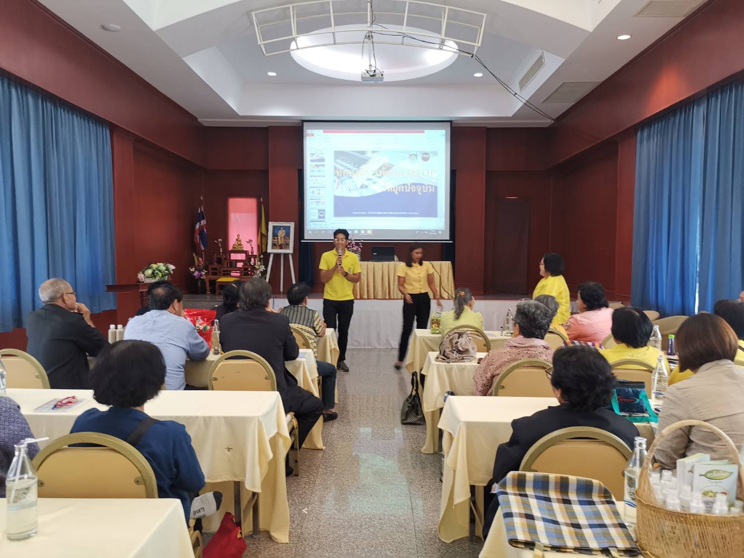 ราชบุรี”อบรมโครงการฝึกอบรมเชิงปฏิบัติการ โครงการพัฒนาคุณภาพผลิตภัณฑ์ OTOP Senior รุ่นที่ 3 ภาคกลาง ″