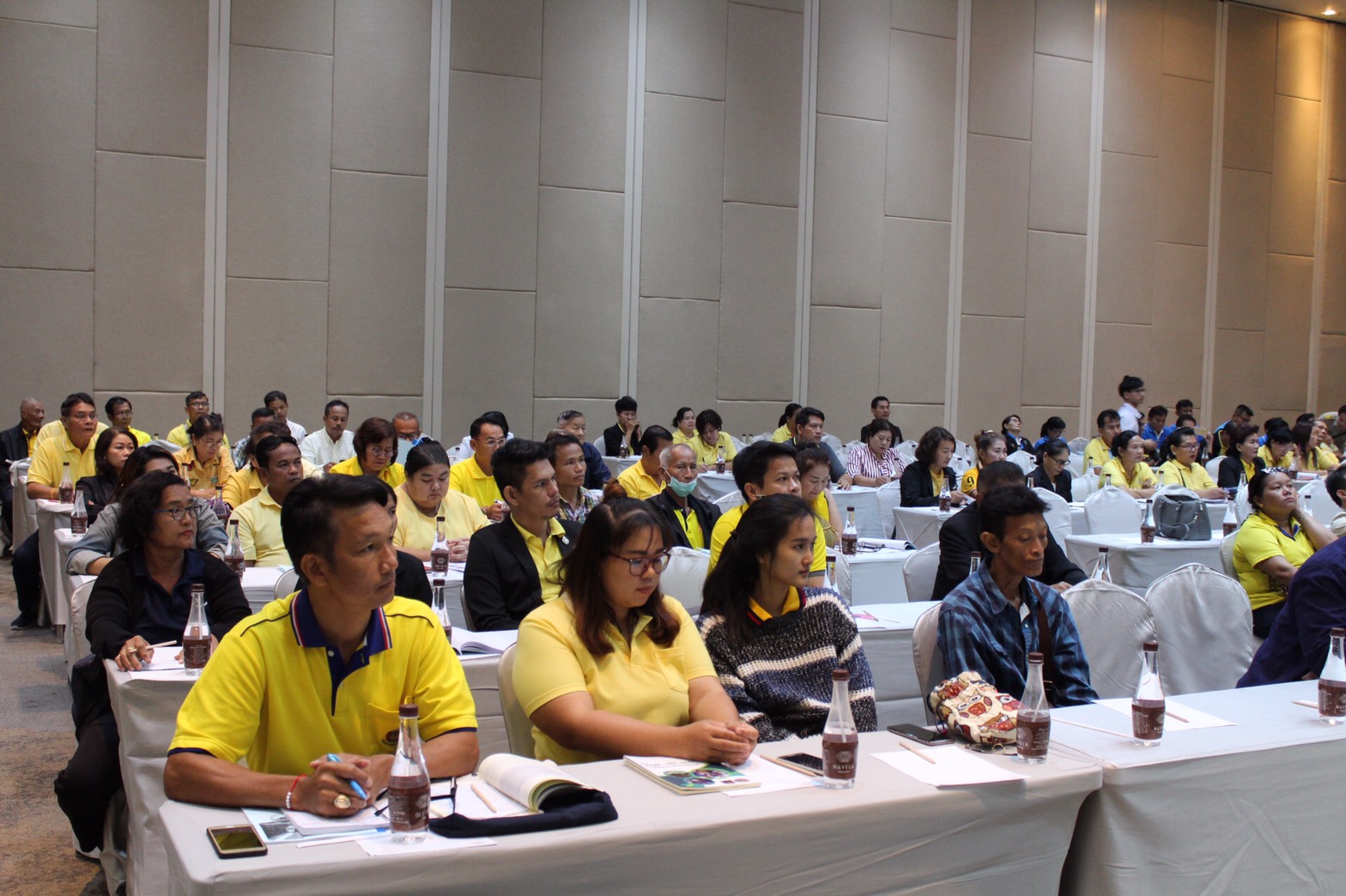 ราชบุรี “นำเสนอผลการส่งเสริม คุณภาพชีวิตครัวเรือนที่ ตกเกนท์ จปฐ. ตามหลักปรัชญาของเศรษฐกิจพอเพียง”