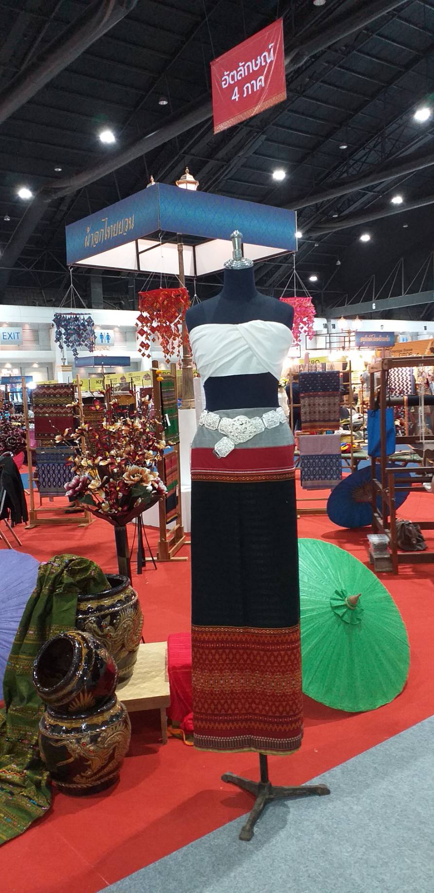 ราชบุรี ร่วมการจัดงาน “ศิลปาชีพ ประทีปไทย OTOP ก้าวไกล ด้วยพระบารมี ประจำปี พ.ศ. 2562”