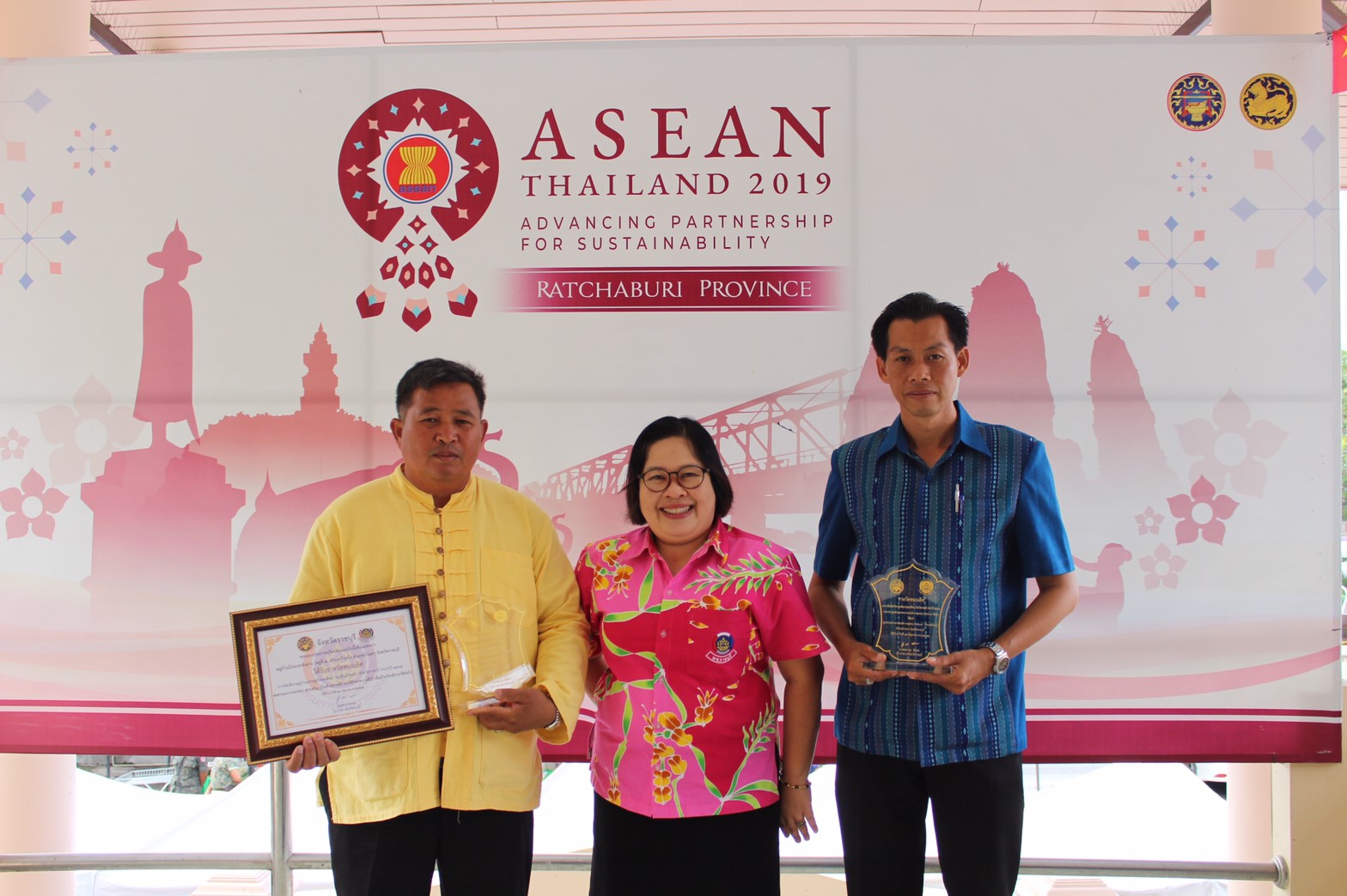 ราชบุรี”มอบโล่ และประกาศเกียรติคุณ แก่เครือข่าย พัฒนาชุมชนดีเด่น จังหวัดราชบุรี ประจำปี 2562 “