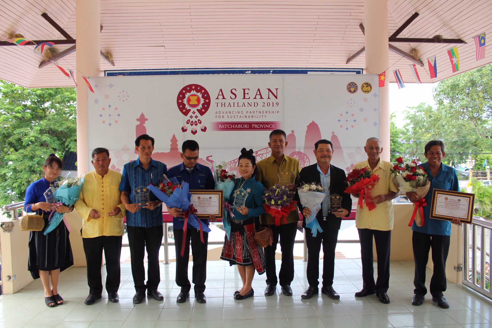 ราชบุรี”มอบโล่ และประกาศเกียรติคุณ แก่เครือข่าย พัฒนาชุมชนดีเด่น จังหวัดราชบุรี ประจำปี 2562 “