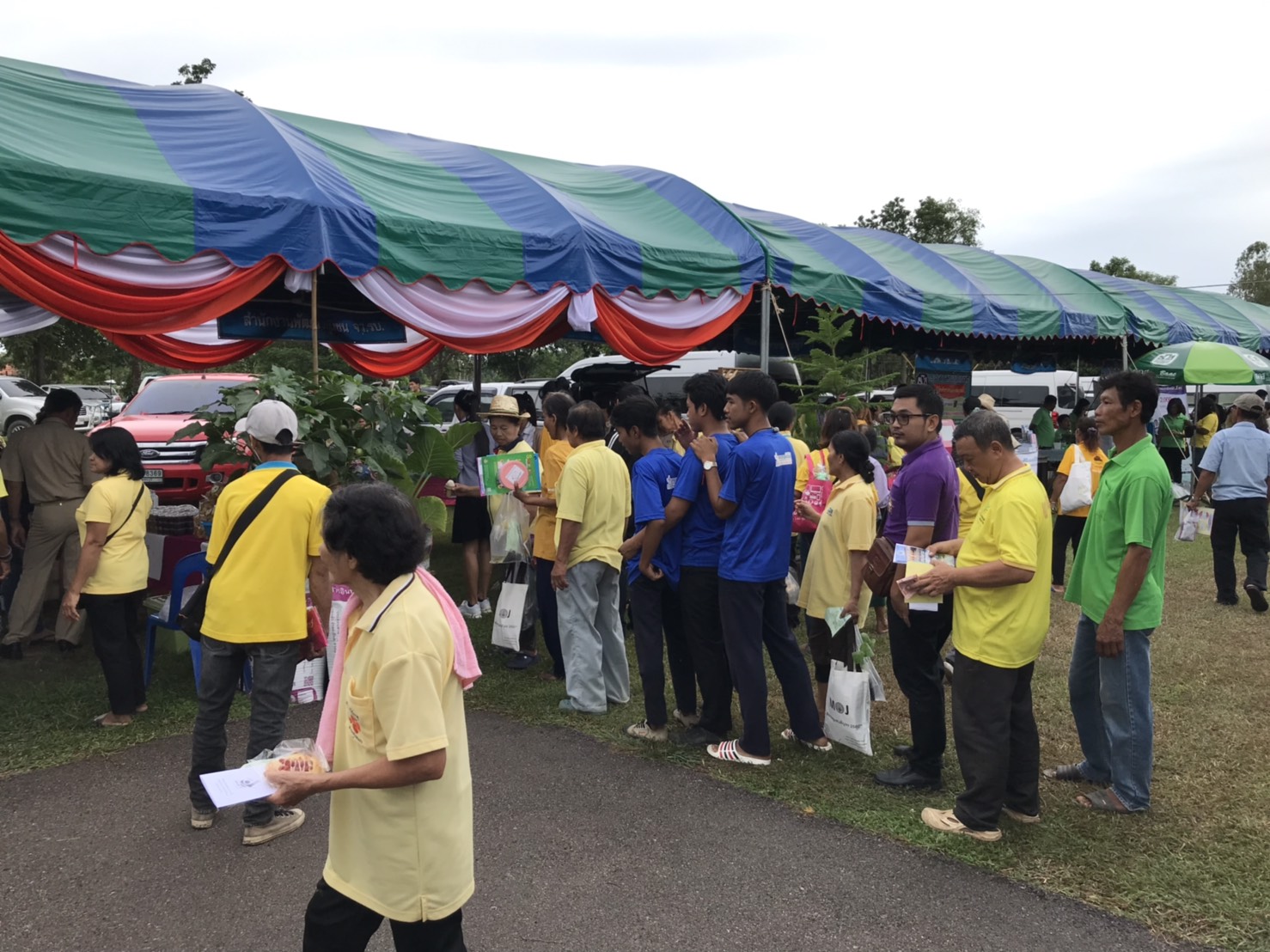 ราชบุรี “โครงการคลีนิคเกษตรเคลื่อนที่เฉลิมพระเกียรติและโครงการจังหวัดเคลื่อนที่”