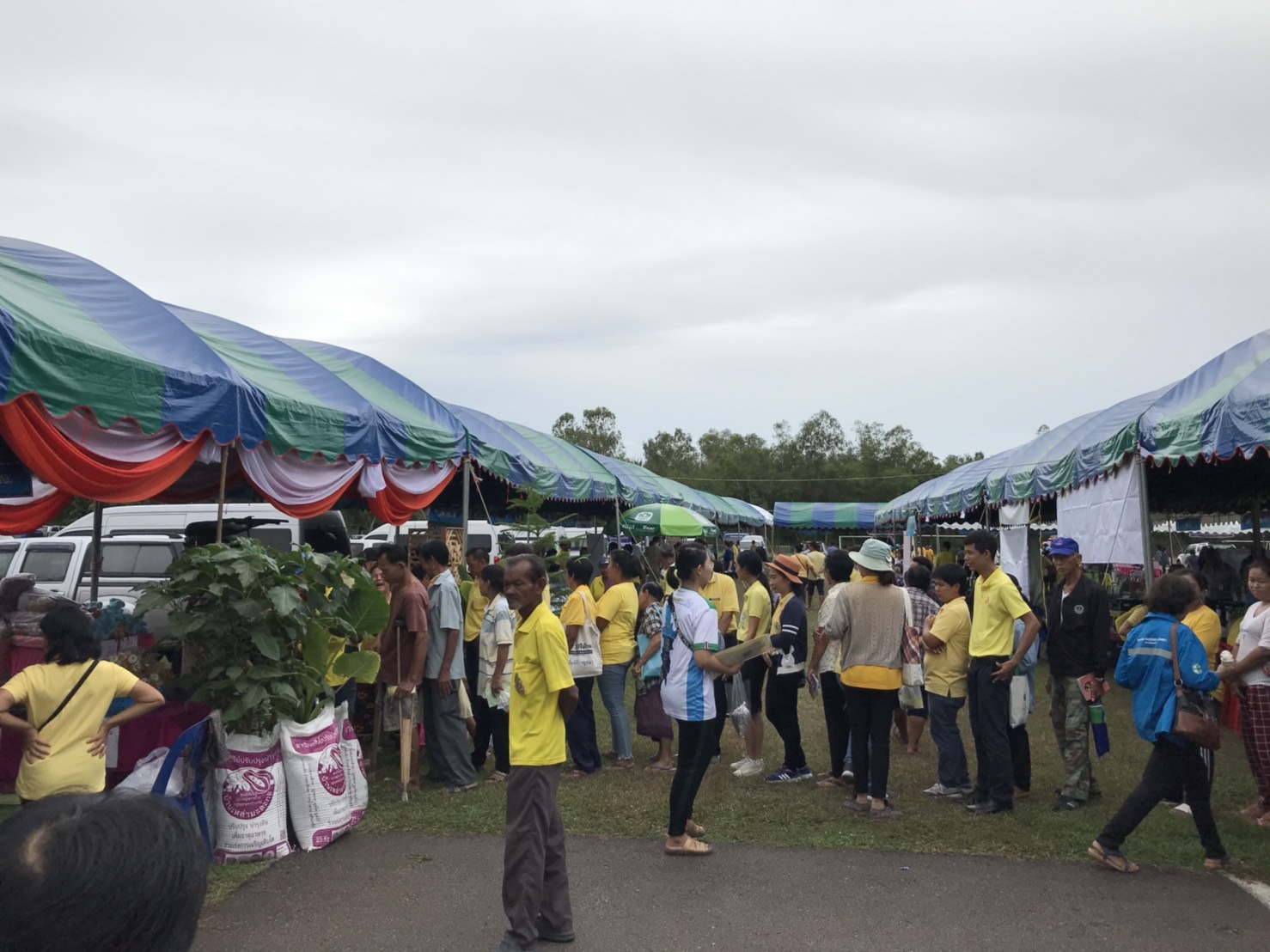 ราชบุรี “โครงการคลีนิคเกษตรเคลื่อนที่เฉลิมพระเกียรติและโครงการจังหวัดเคลื่อนที่”